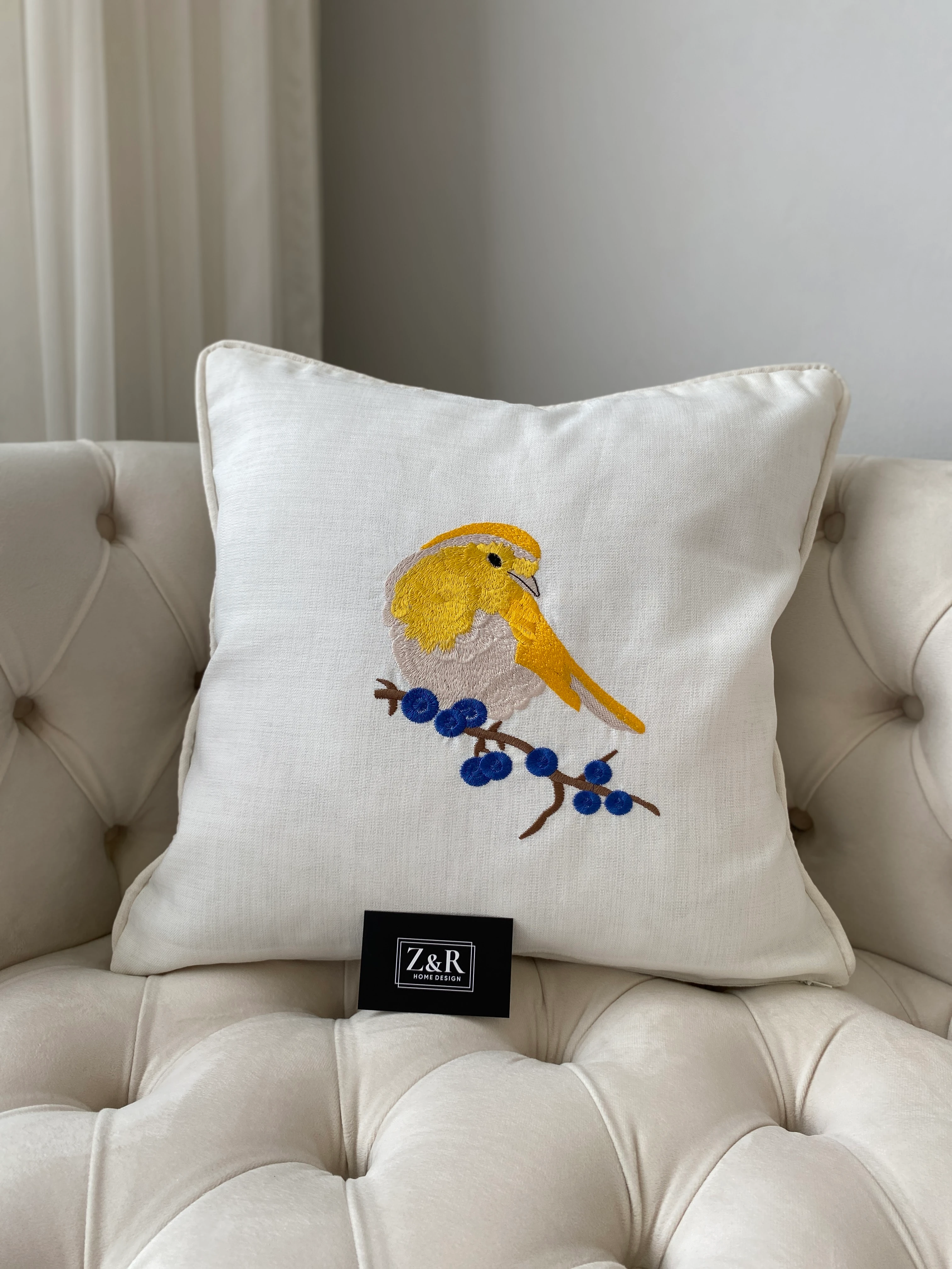 Kuş Nakışlı Kırlent Kılıfı