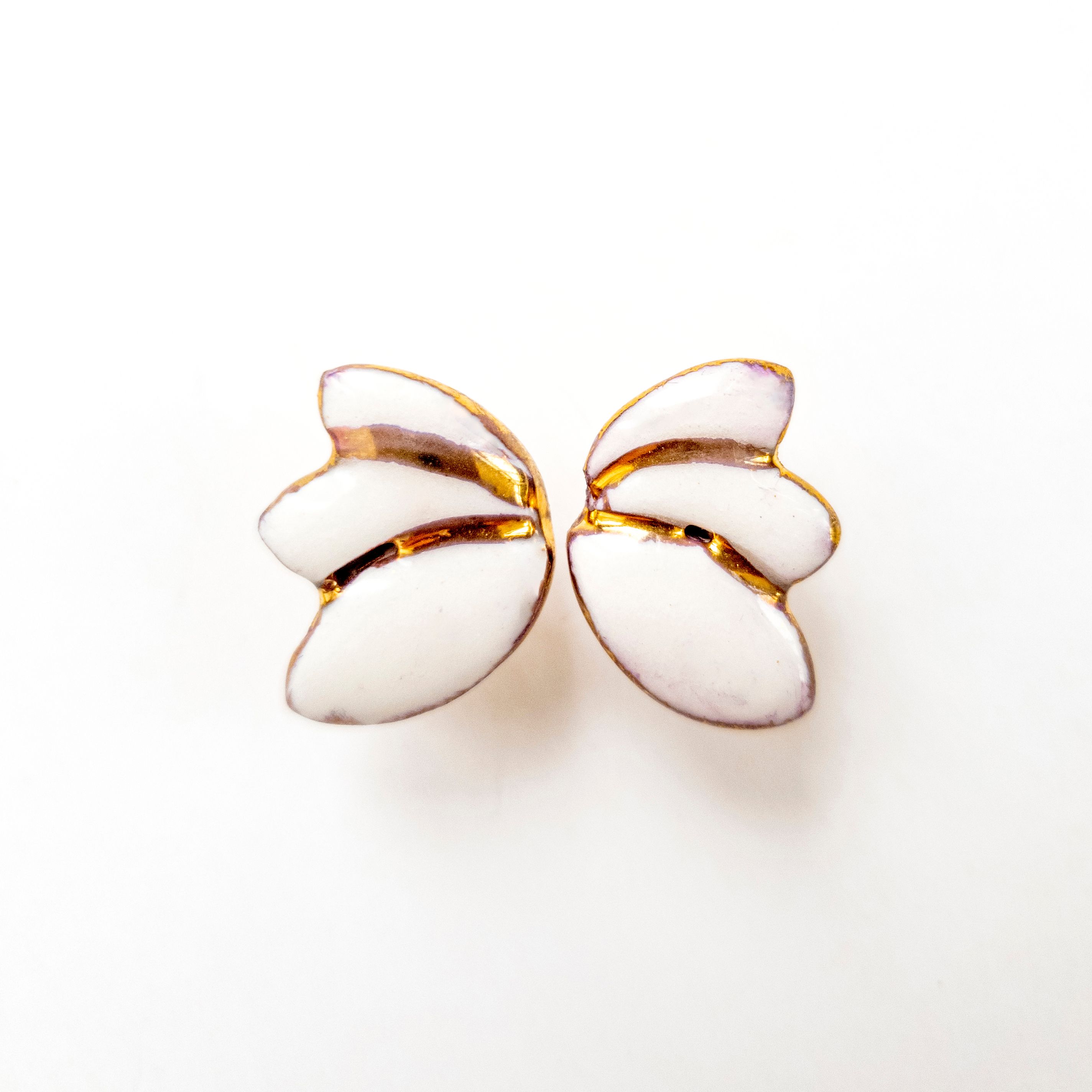 Spr03 White Lotus Stud Earrings