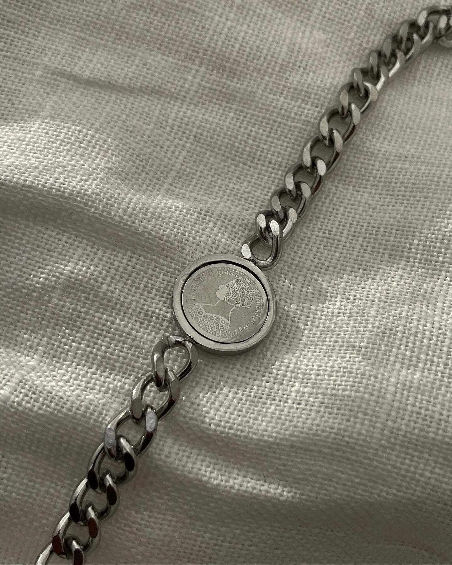 Silver Round Elizabeth Bracelet