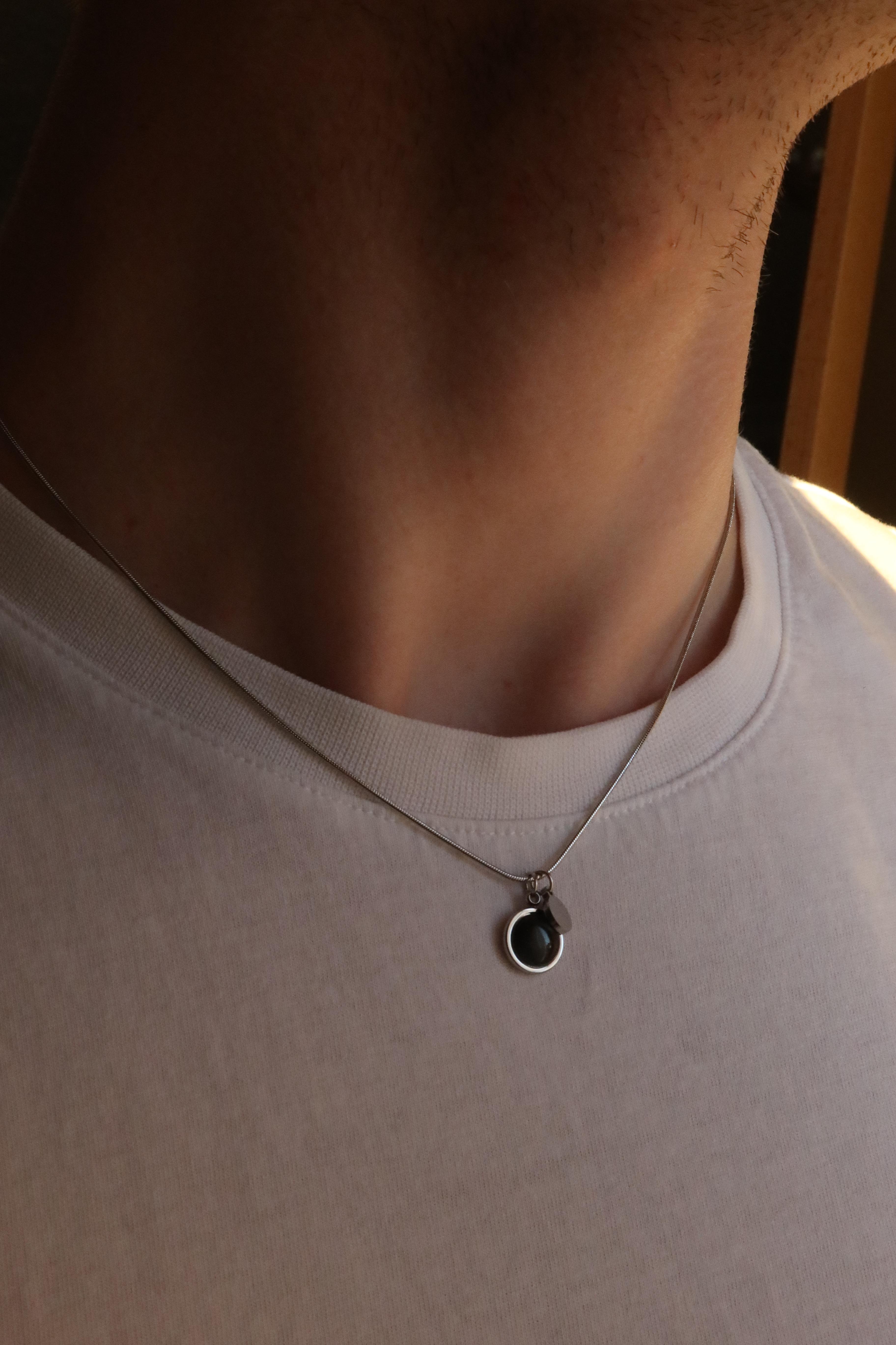 Tiny Black Stone Vintage Necklace⚫️