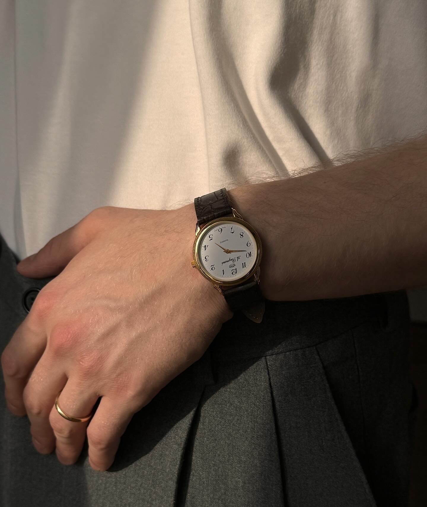 Dark Brown Skin Cord Vintage Wristwatch 