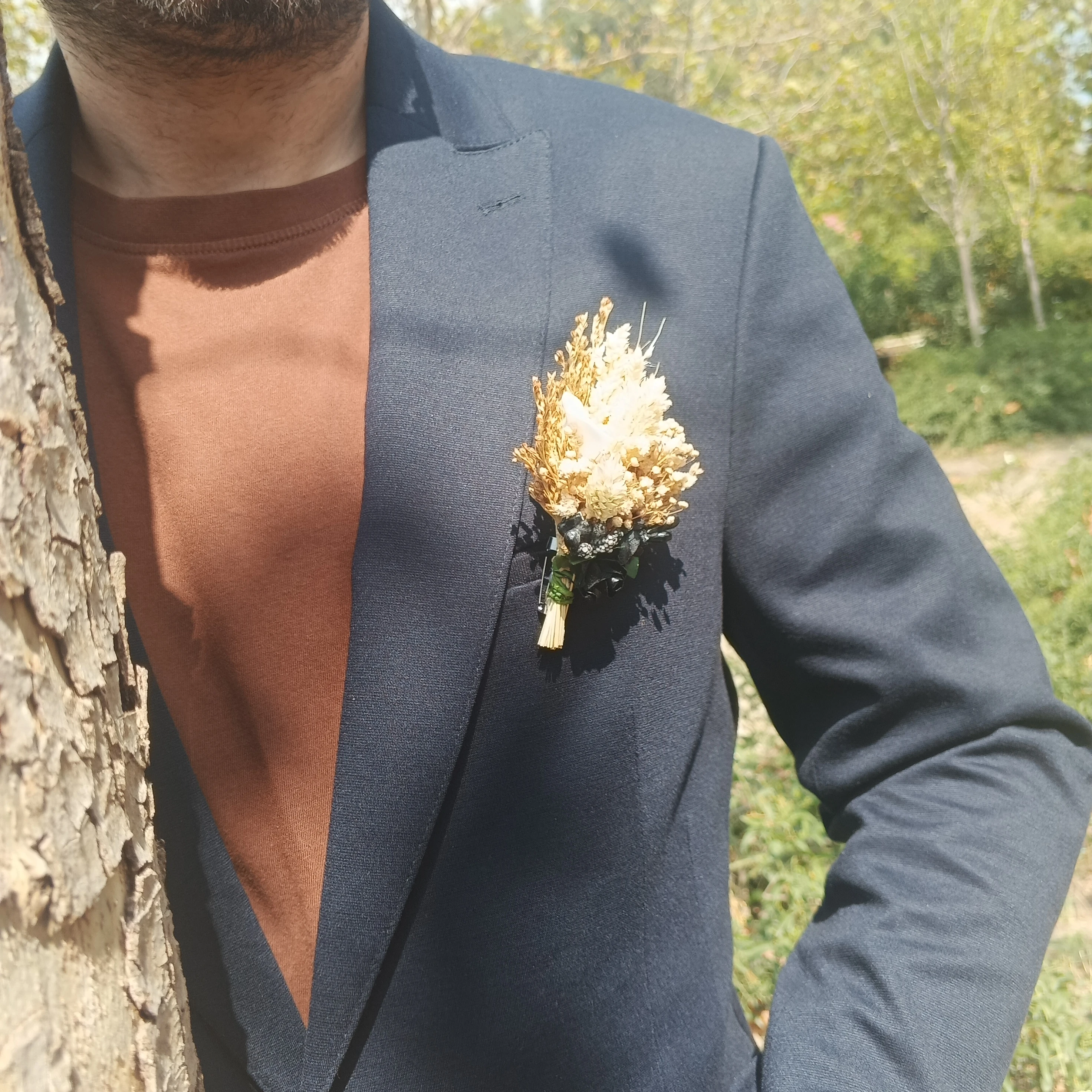 damatlık ve sağdıç yaka çiçeği pembe ve mor yapay çiçek ve pembe tüylü