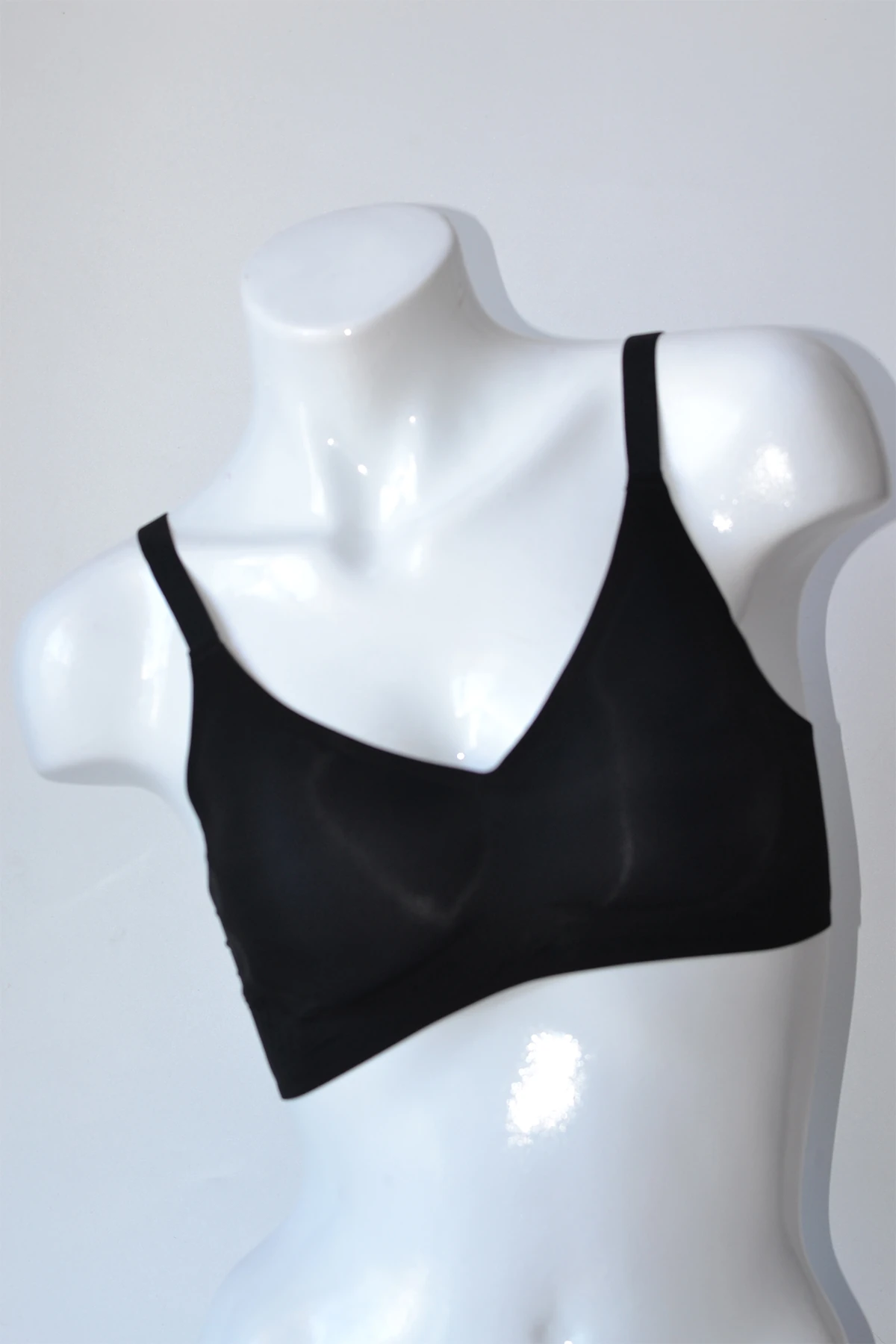 Lazer Kesim Delikli Pedli Balensiz Kadın Sütyen