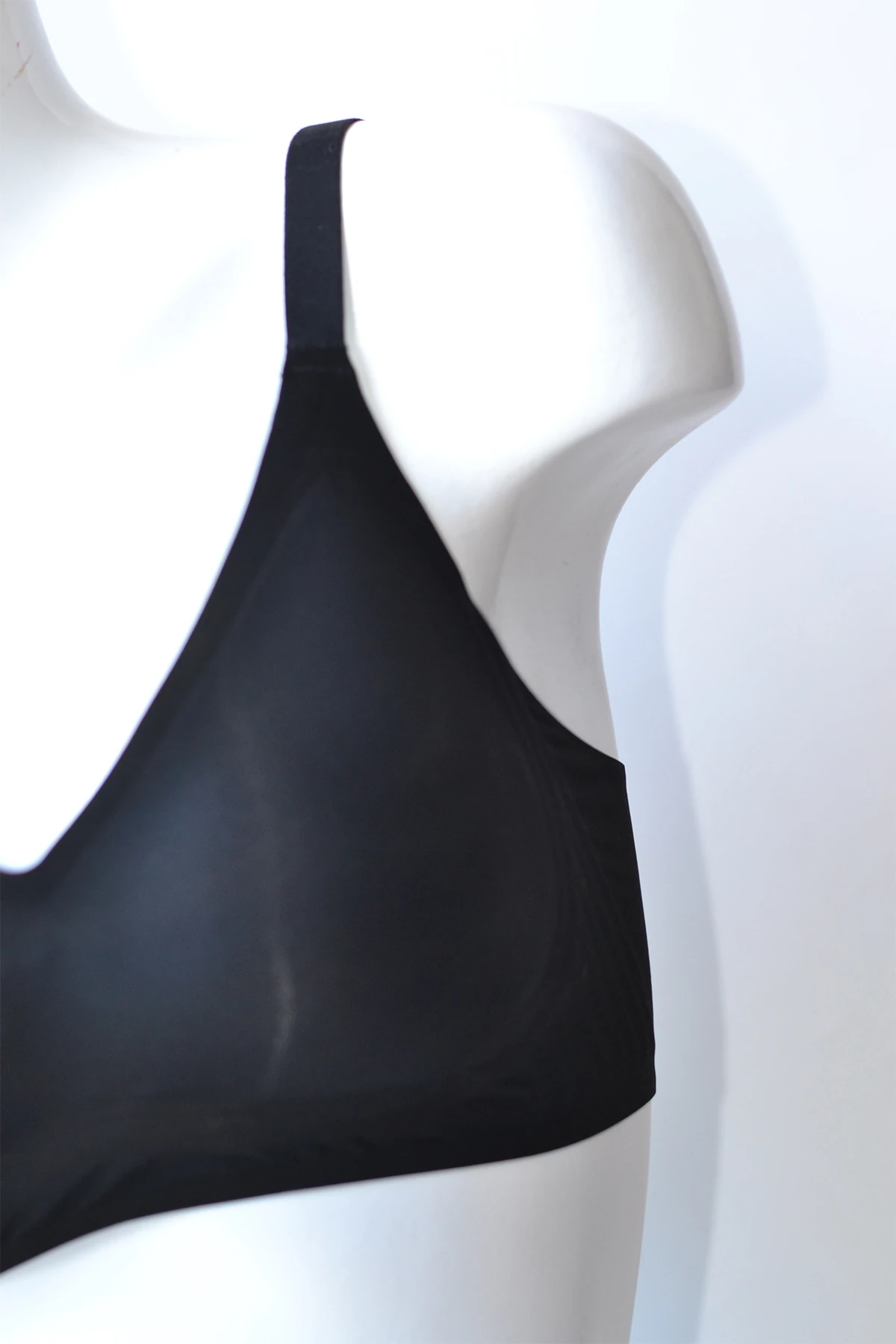 Lazer Kesim Delikli Pedli Balensiz Kadın Sütyen