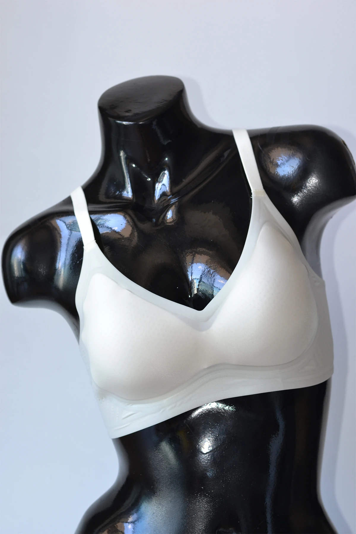 Lazer Kesim Delikli Pedli Balensiz Kadın Sütyen