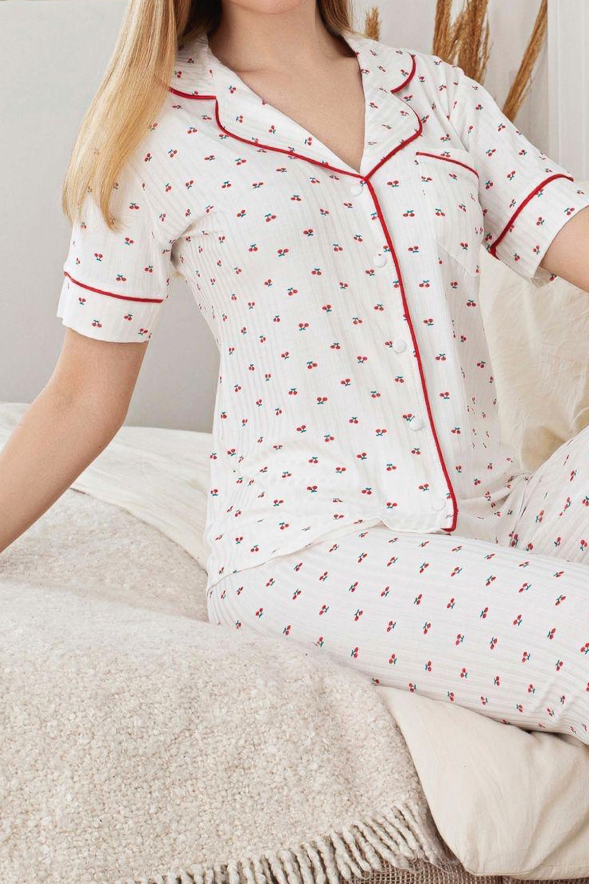 Fitilli Modal Kumaş Kısa Kol Kadın Pijama Takım - Ekru Kiraz Desenli
