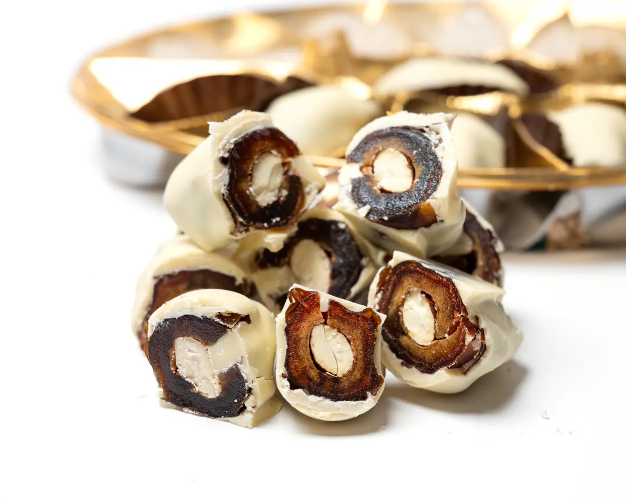 Beyaz Çikolata Kaplı Bademli Hurma