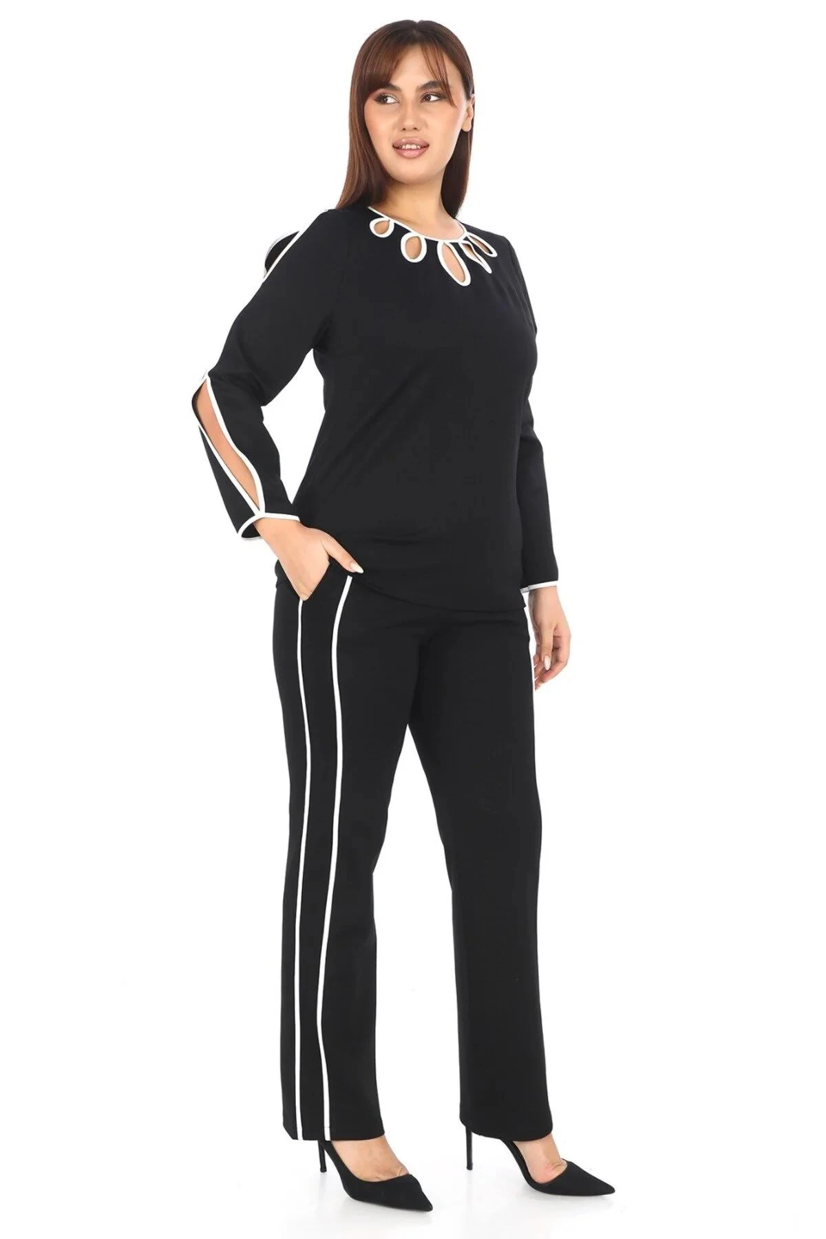 Biye Detaylı Boyun Tasarımlı Alt-Üst Takım Elbise