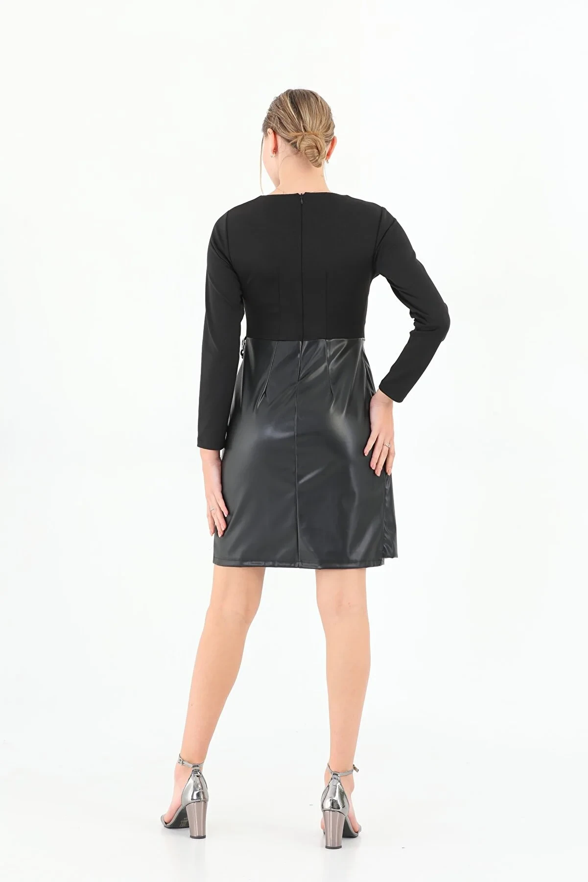 etselements X Modapo Kadın Zincir Detaylı Etek Kısmı Derili Mini Ofis Elbise ETS6688