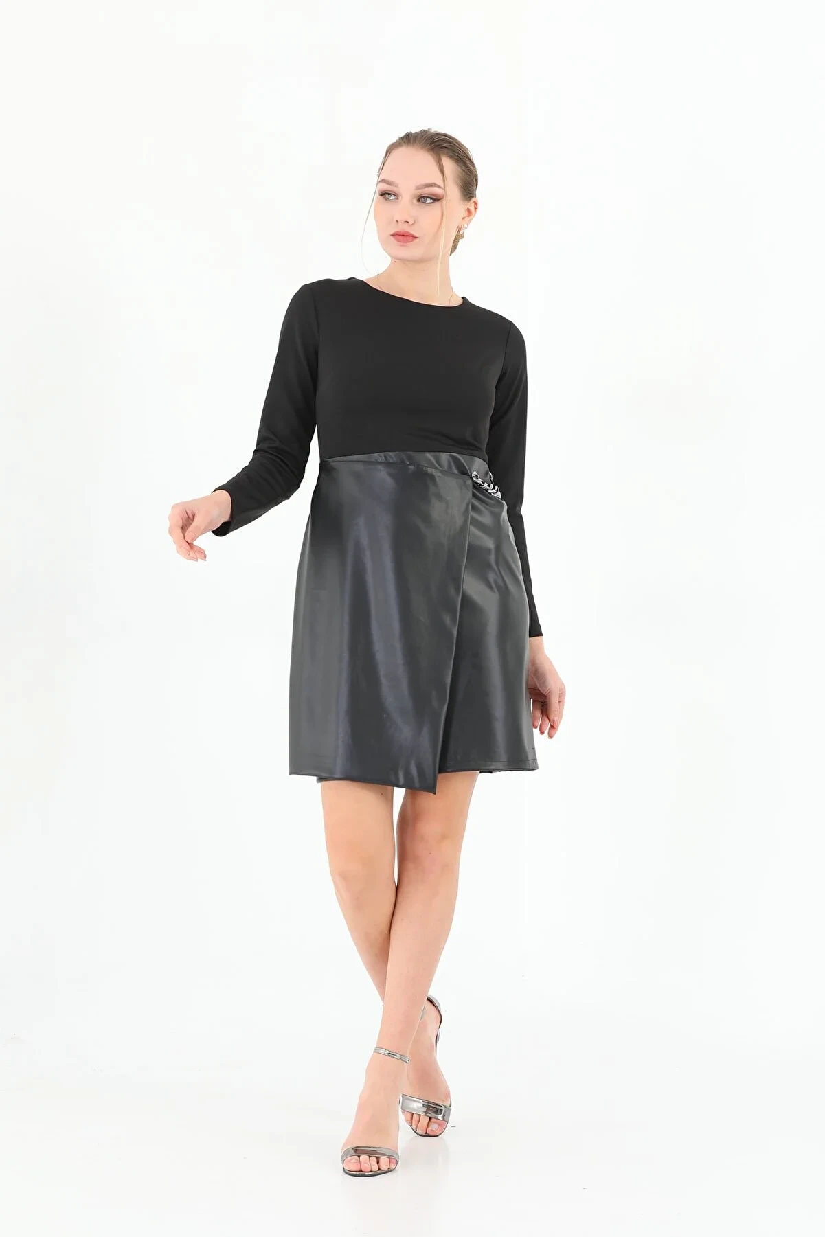 etselements X Modapo Kadın Zincir Detaylı Etek Kısmı Derili Mini Ofis Elbise ETS6688