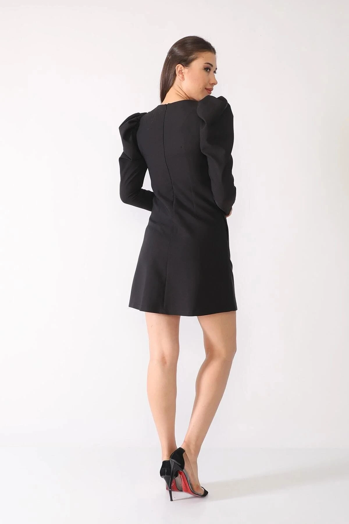 Kadın Siyah Büzgülü Kabarık Kollu V Yaka Detaylı Mini Elbise