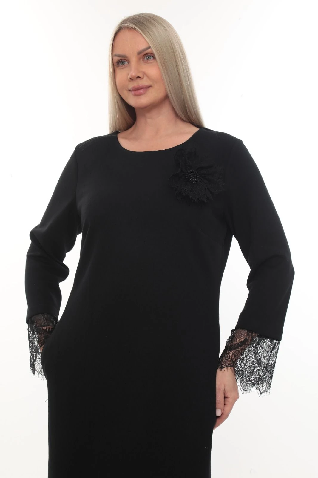 Dantel Detaylı Uzun Siyah Abiye Elbise