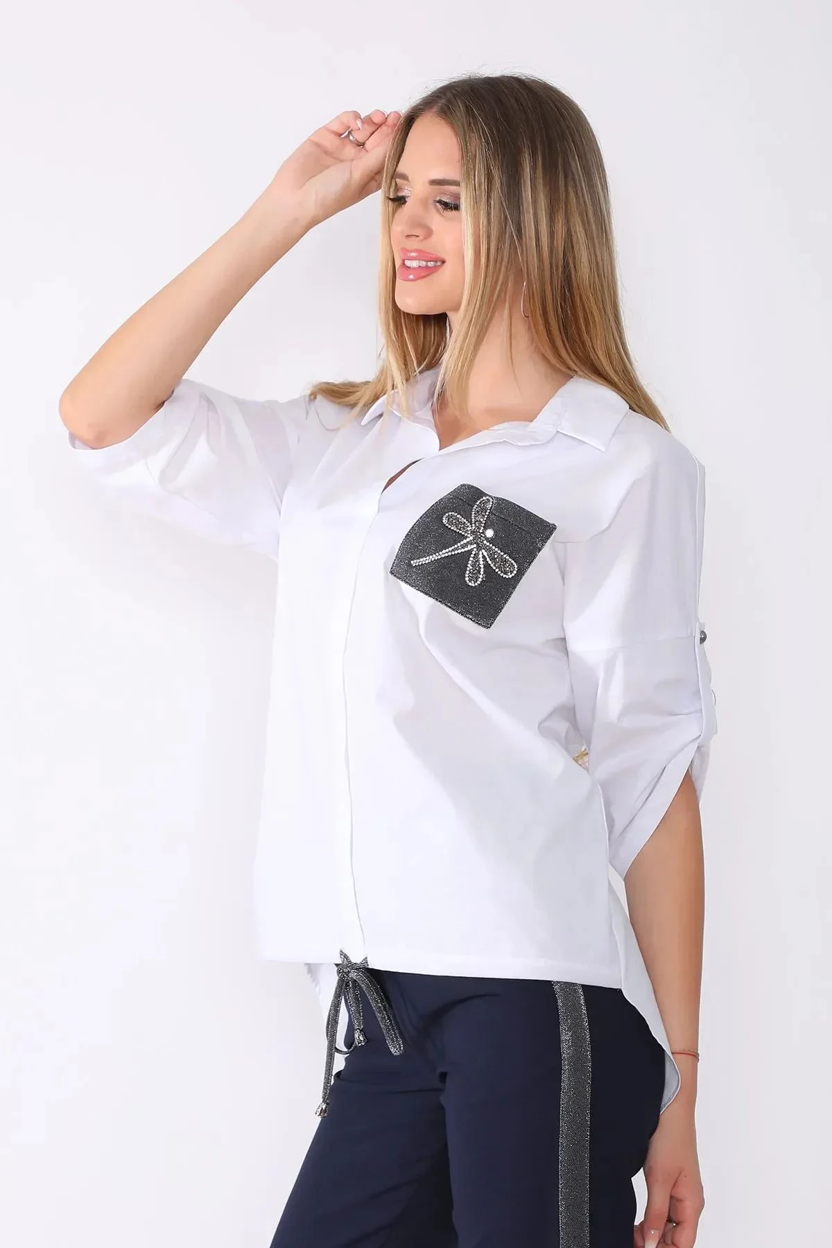 Kadın beyaz spor gömlek