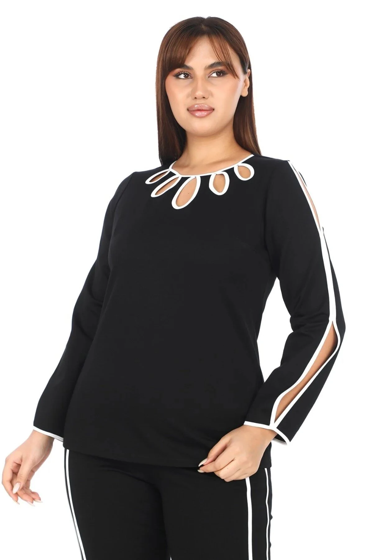 Biye Detaylı Boyun Tasarımlı Alt-Üst Takım Elbise