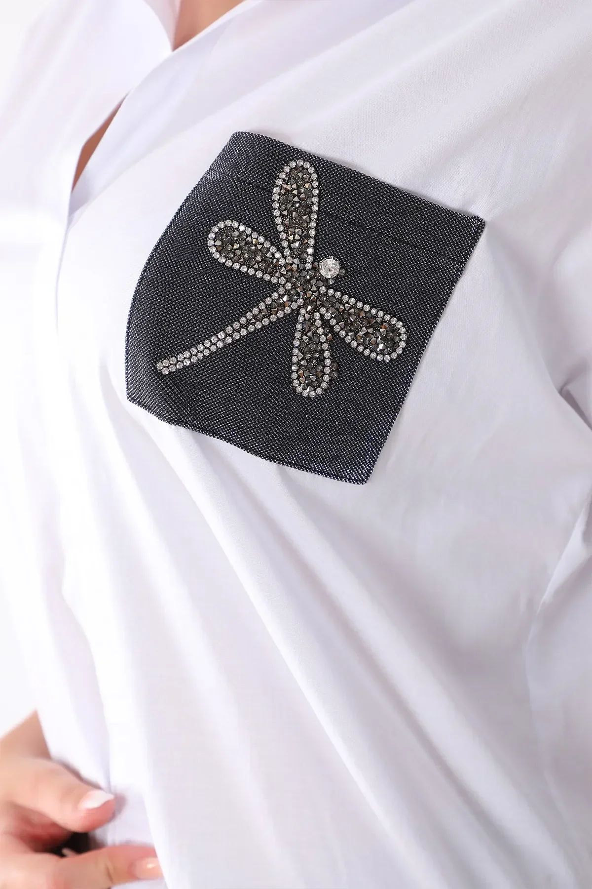 Kadın beyaz spor gömlek