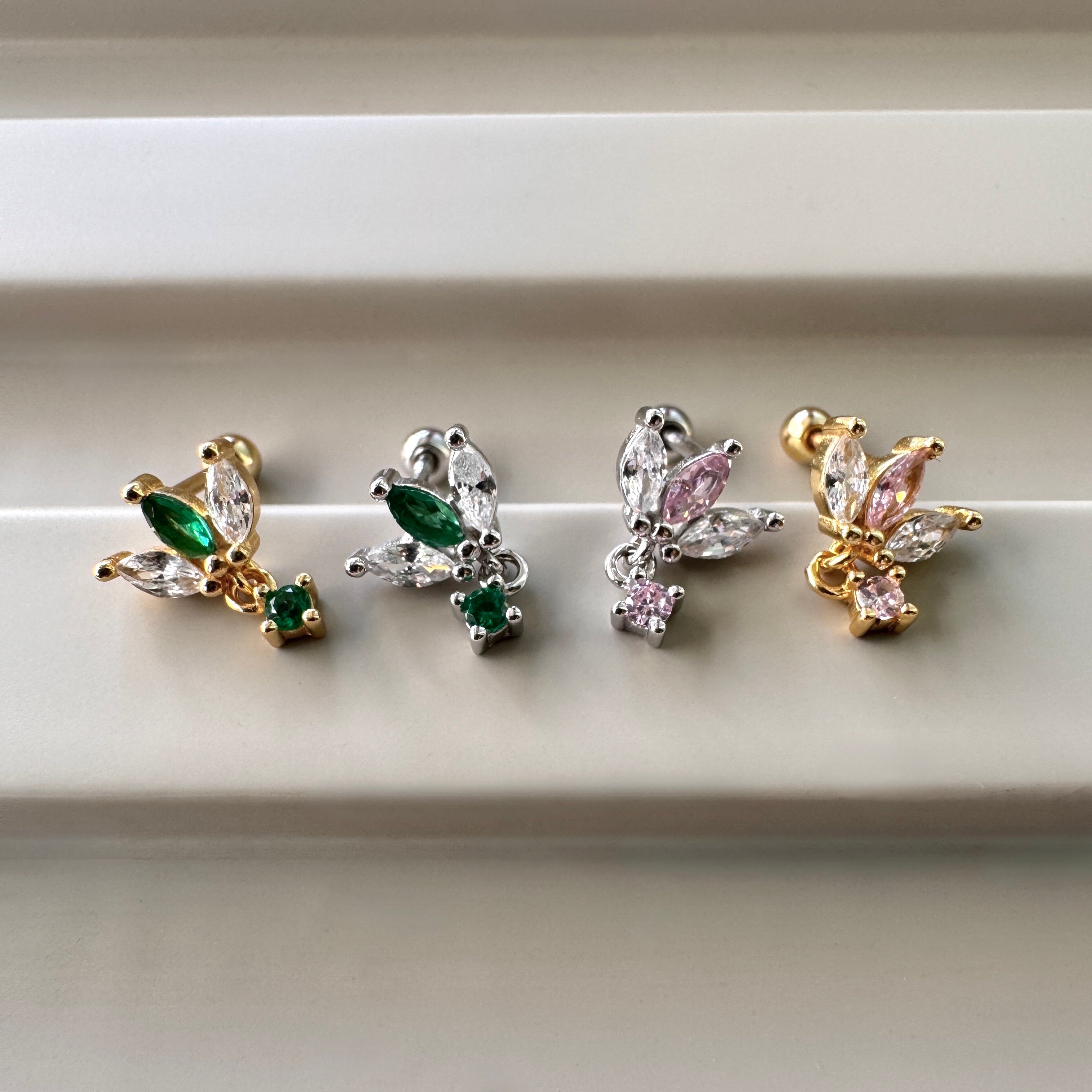 Lotus Taş Sallantılı Piercing