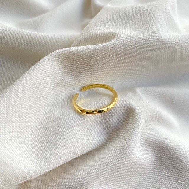  Accent Detail Band Ring