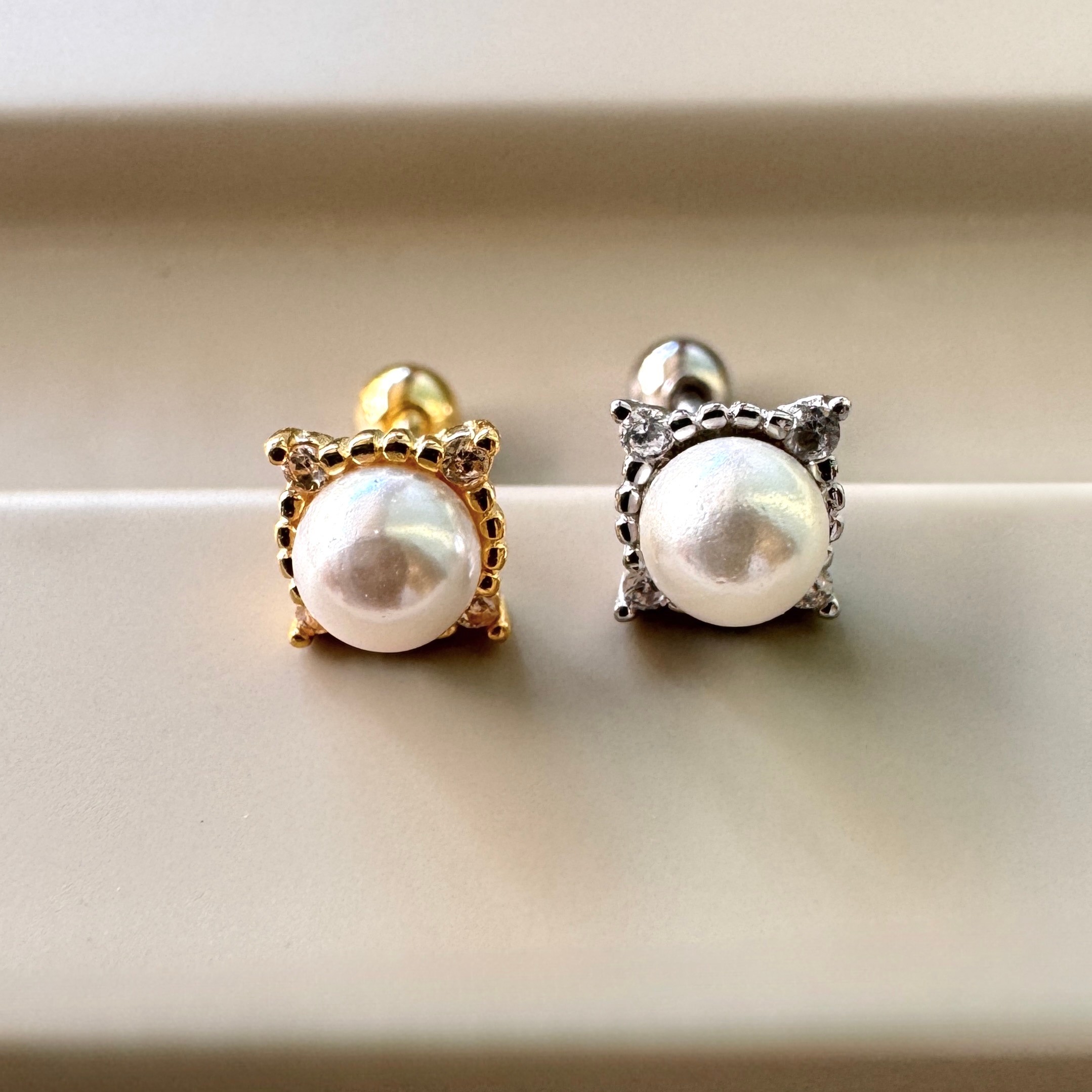 Vintage İnci Taş Detaylı Piercing