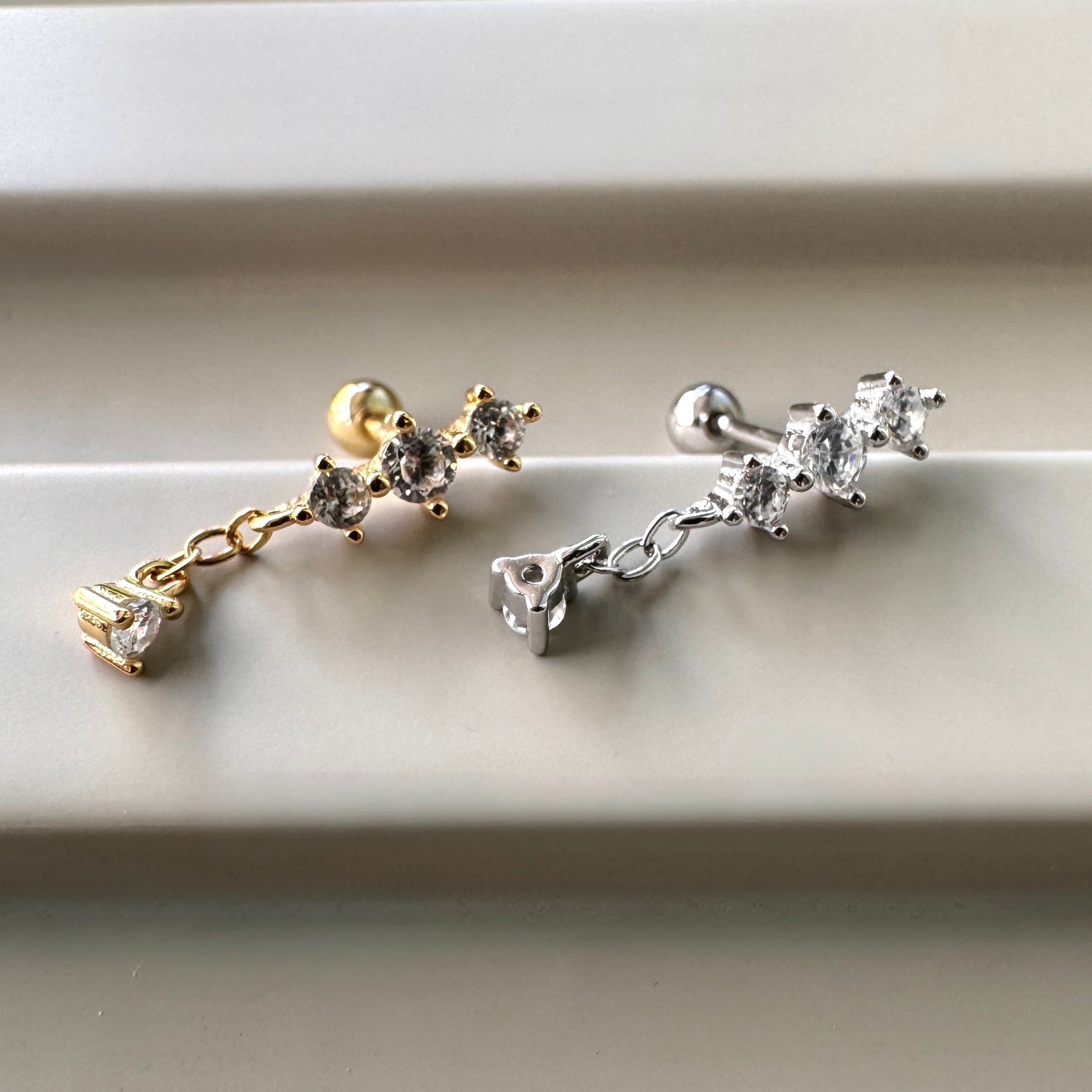 3 Taşlı Sallantılı Piercing