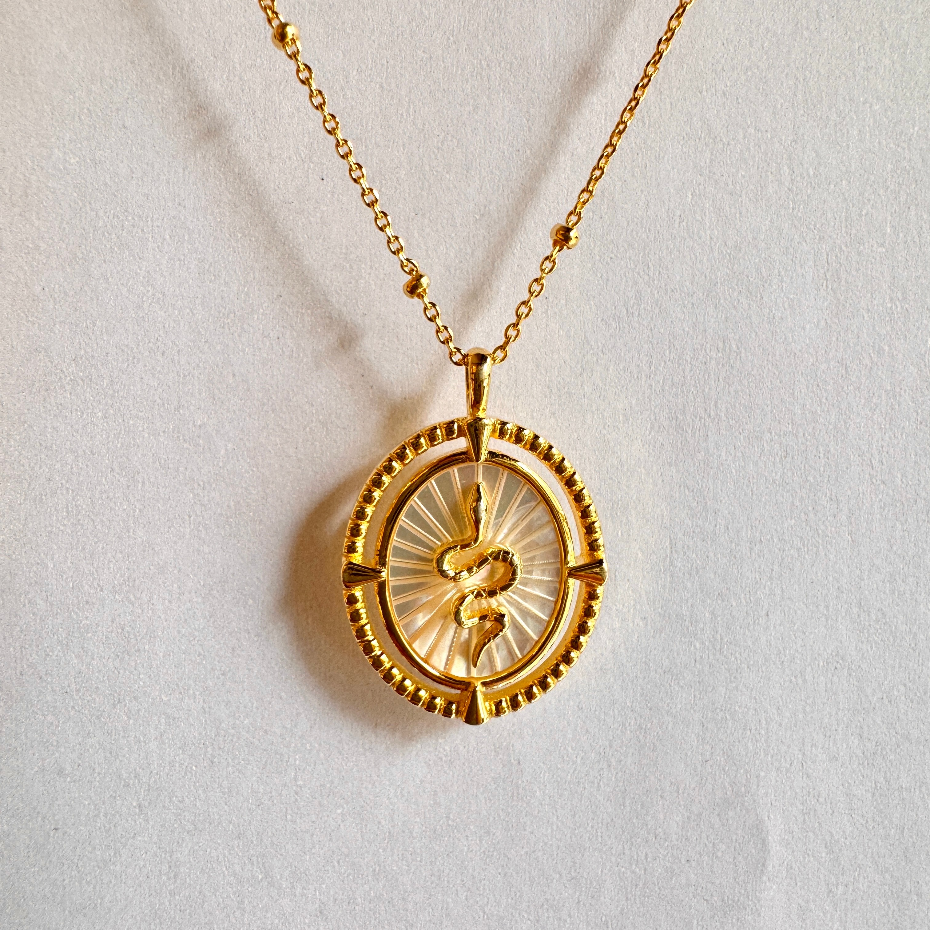 Cameo Yılan Madalyon Kolye Gold