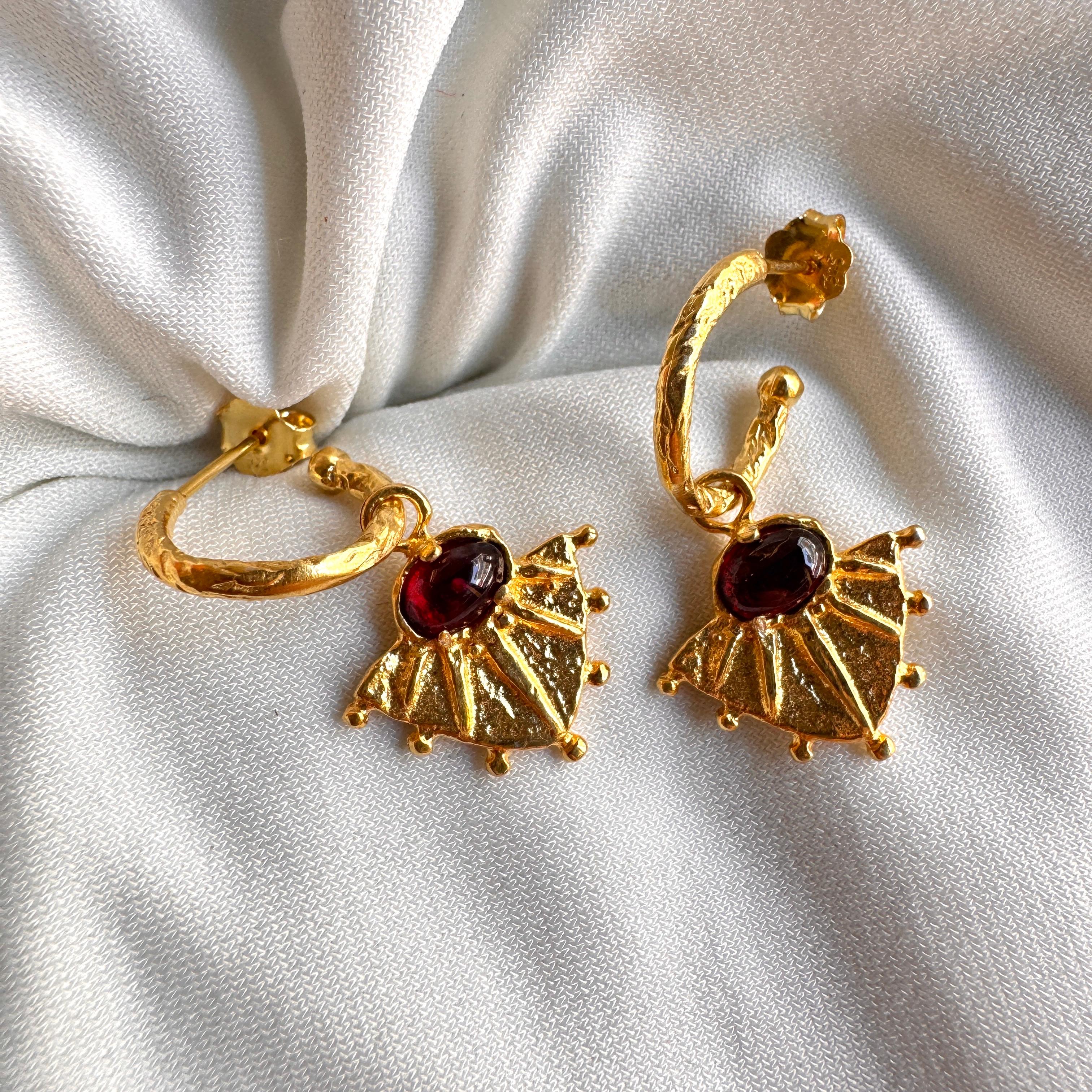 Aura Garnet Solar Stud Halka küpe