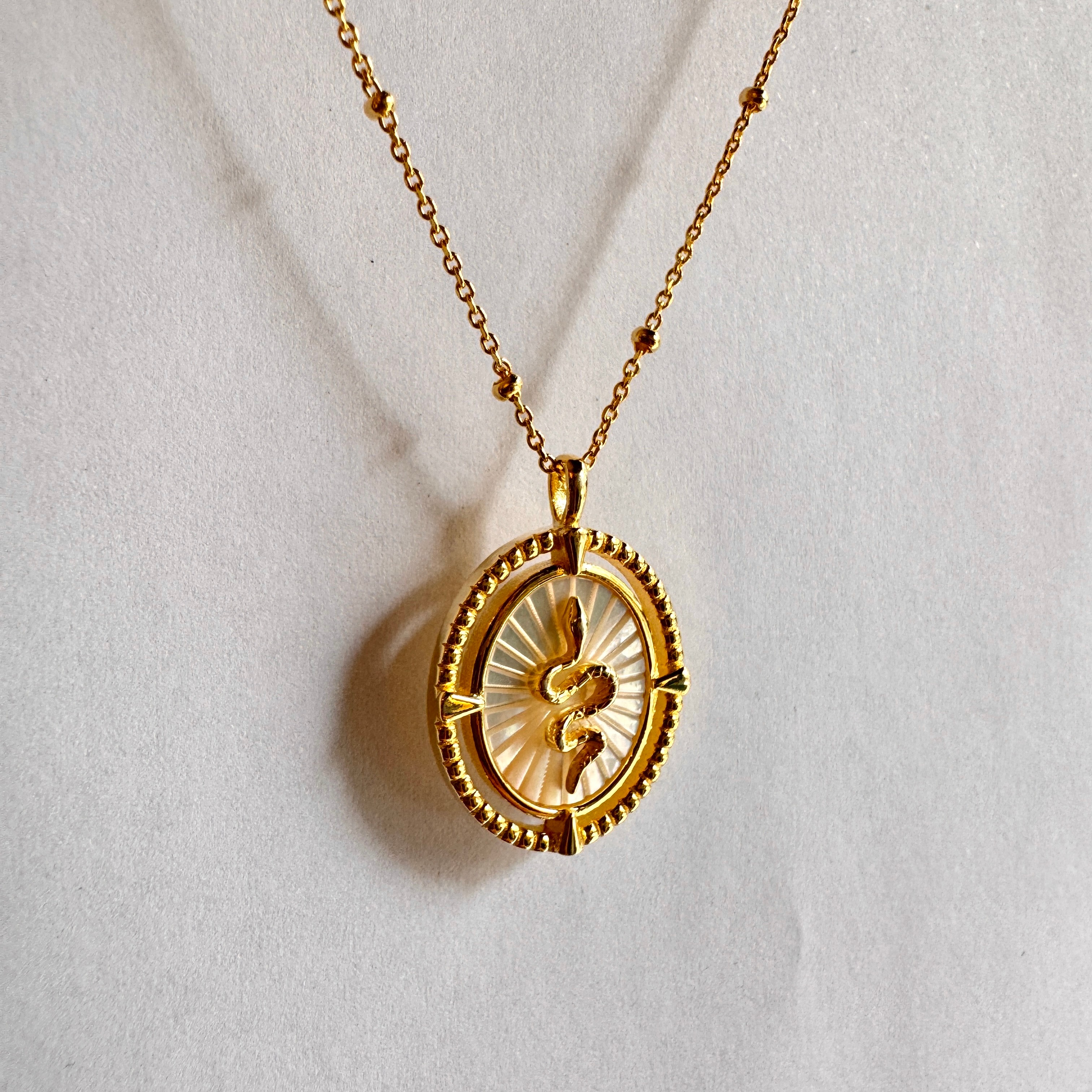 Cameo Yılan Madalyon Kolye Gold
