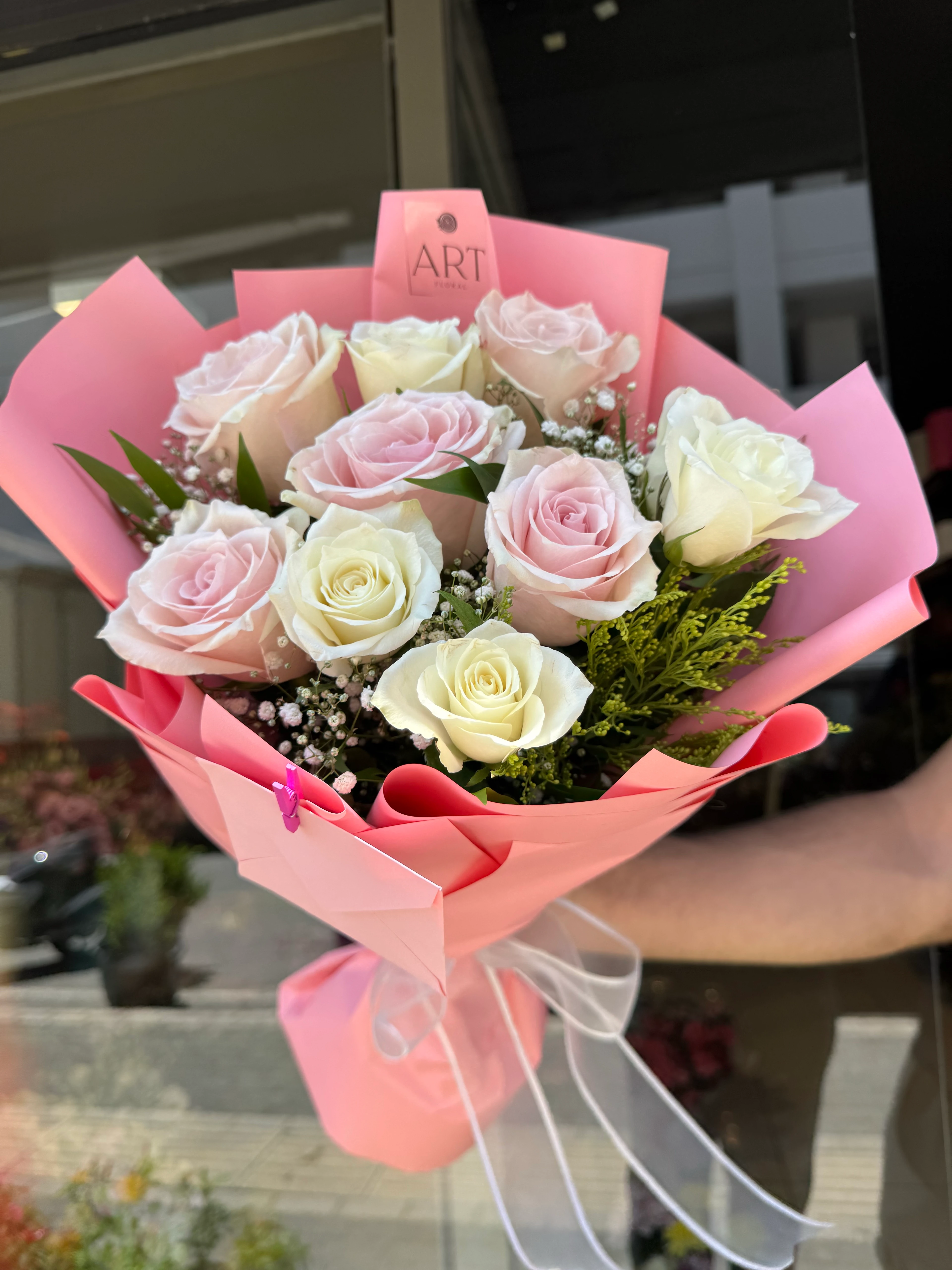 Pembe Beyaz Gül Buketi 9 adet 