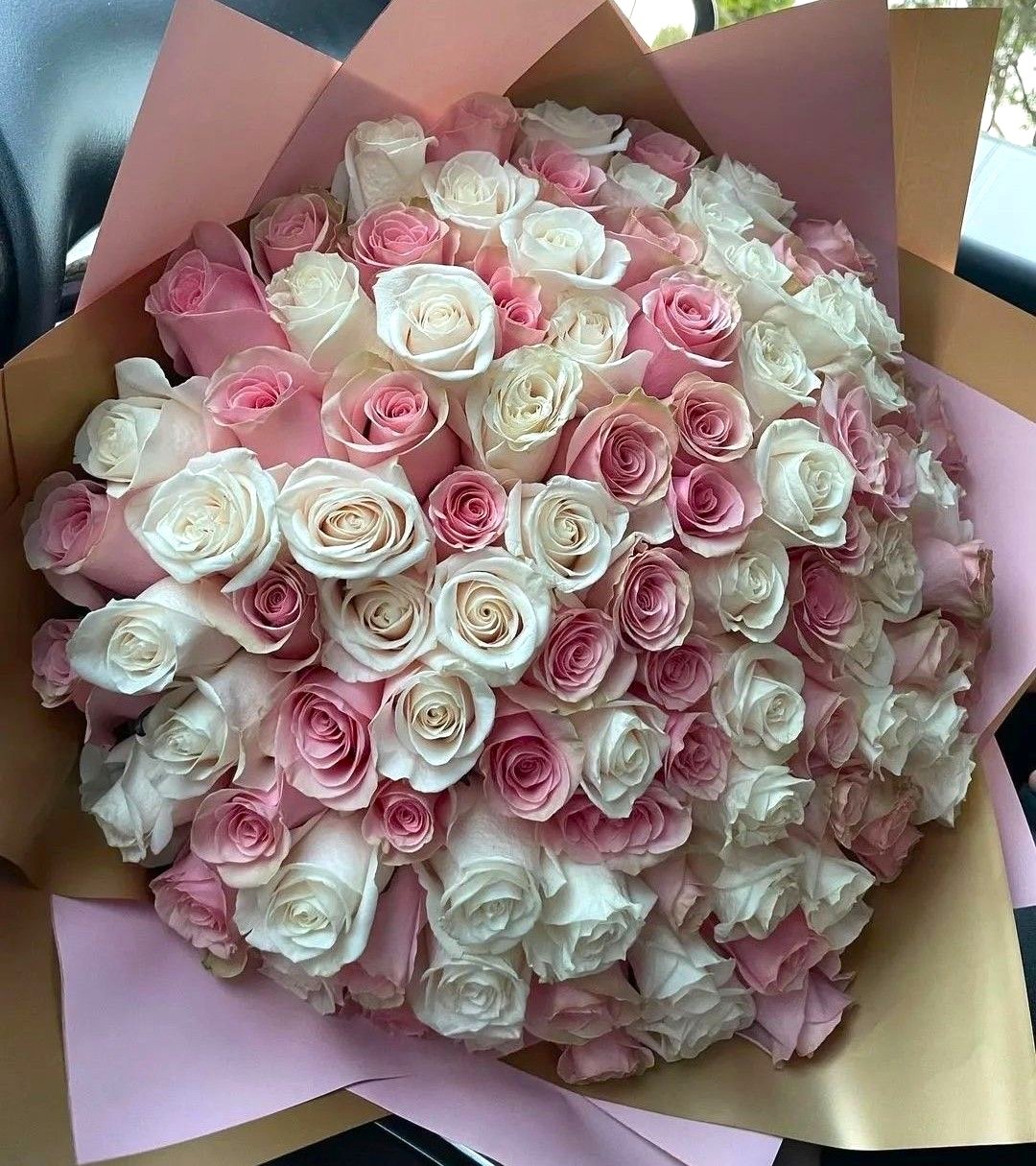 Loly 101'li Beyaz Pembe Gül Buketi 