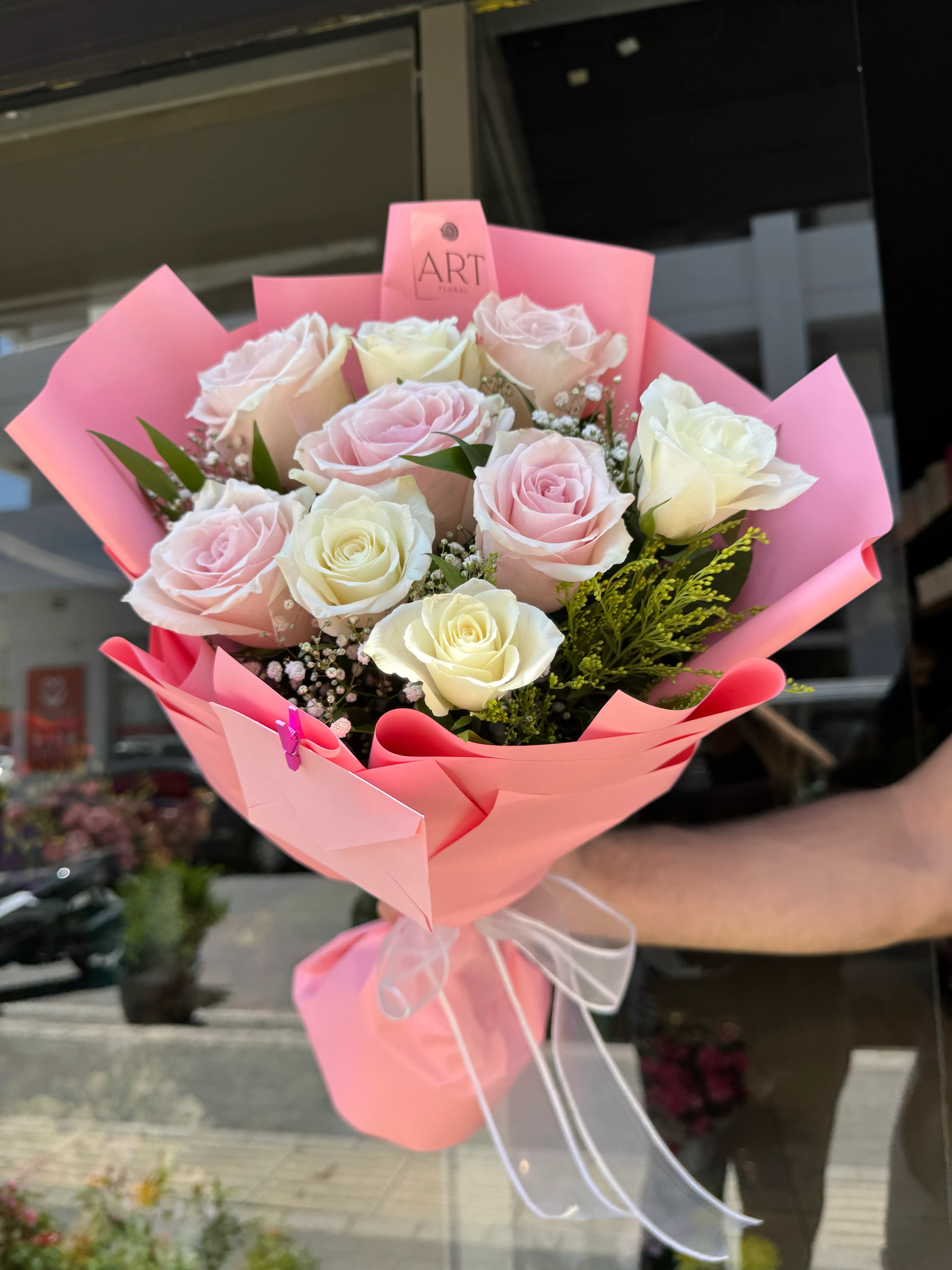 Pembe Beyaz Gül Buketi 9 adet 