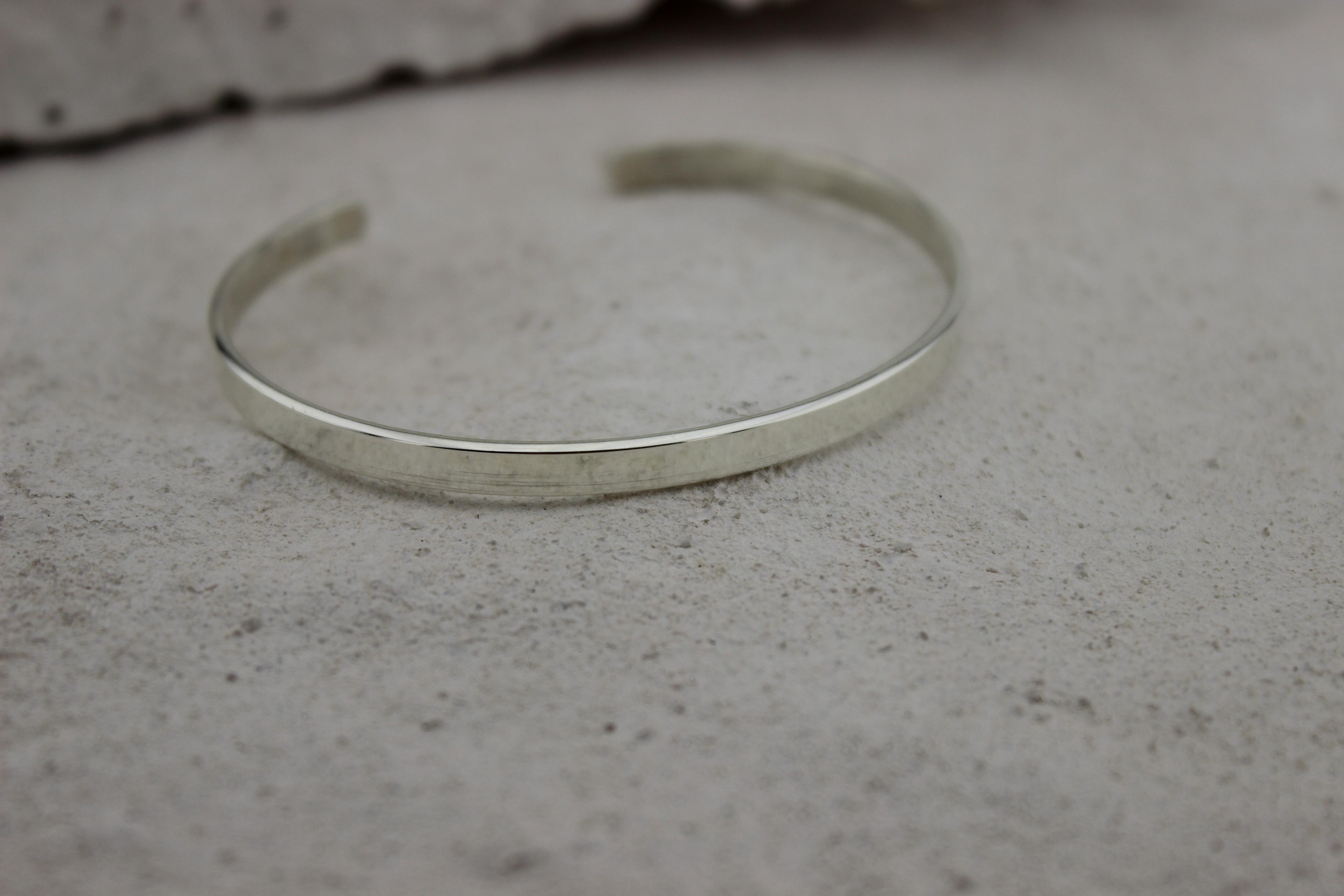 SIMPLE BRACELET