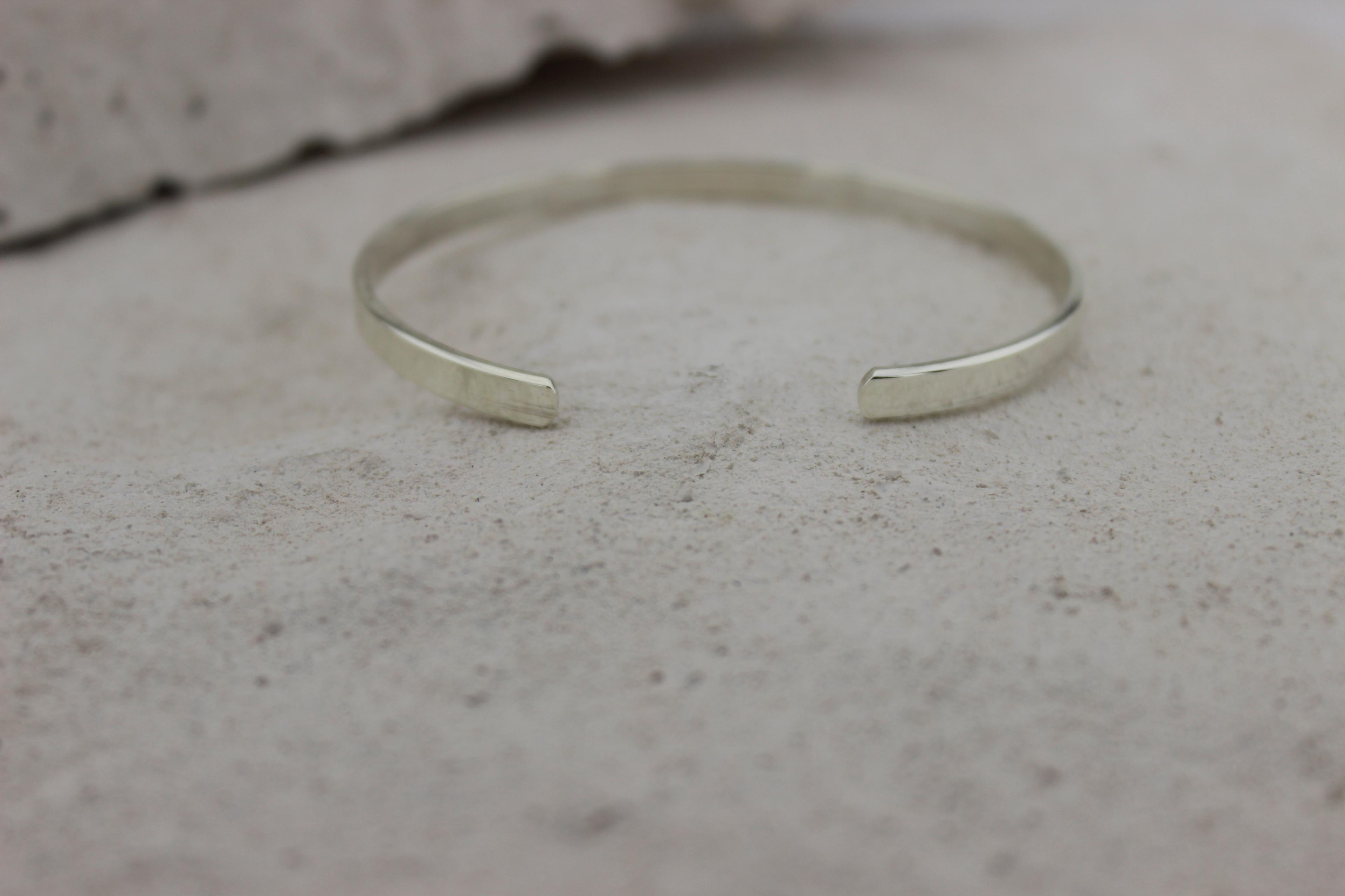 SIMPLE BRACELET