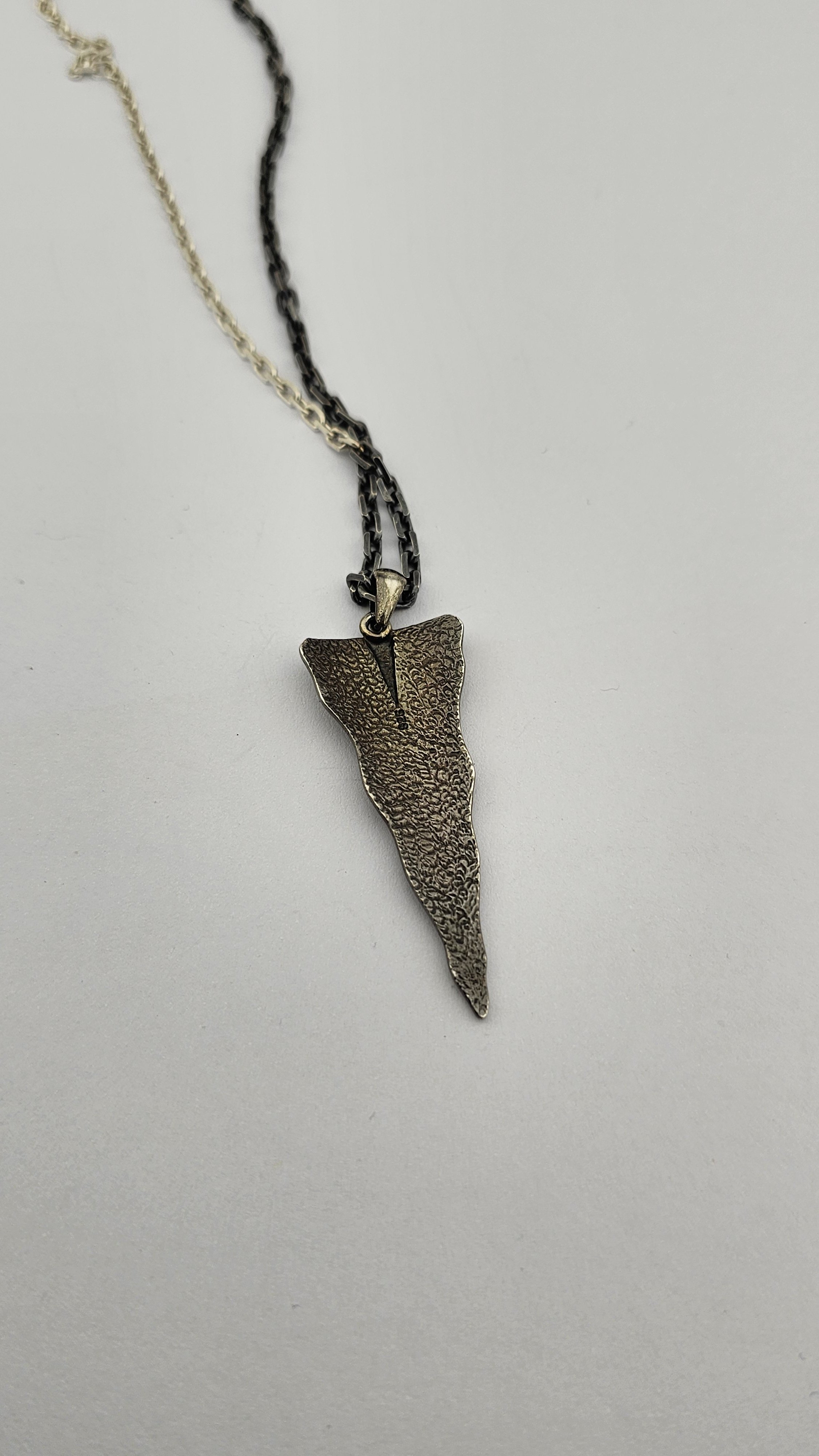 ARROW NECKLACE