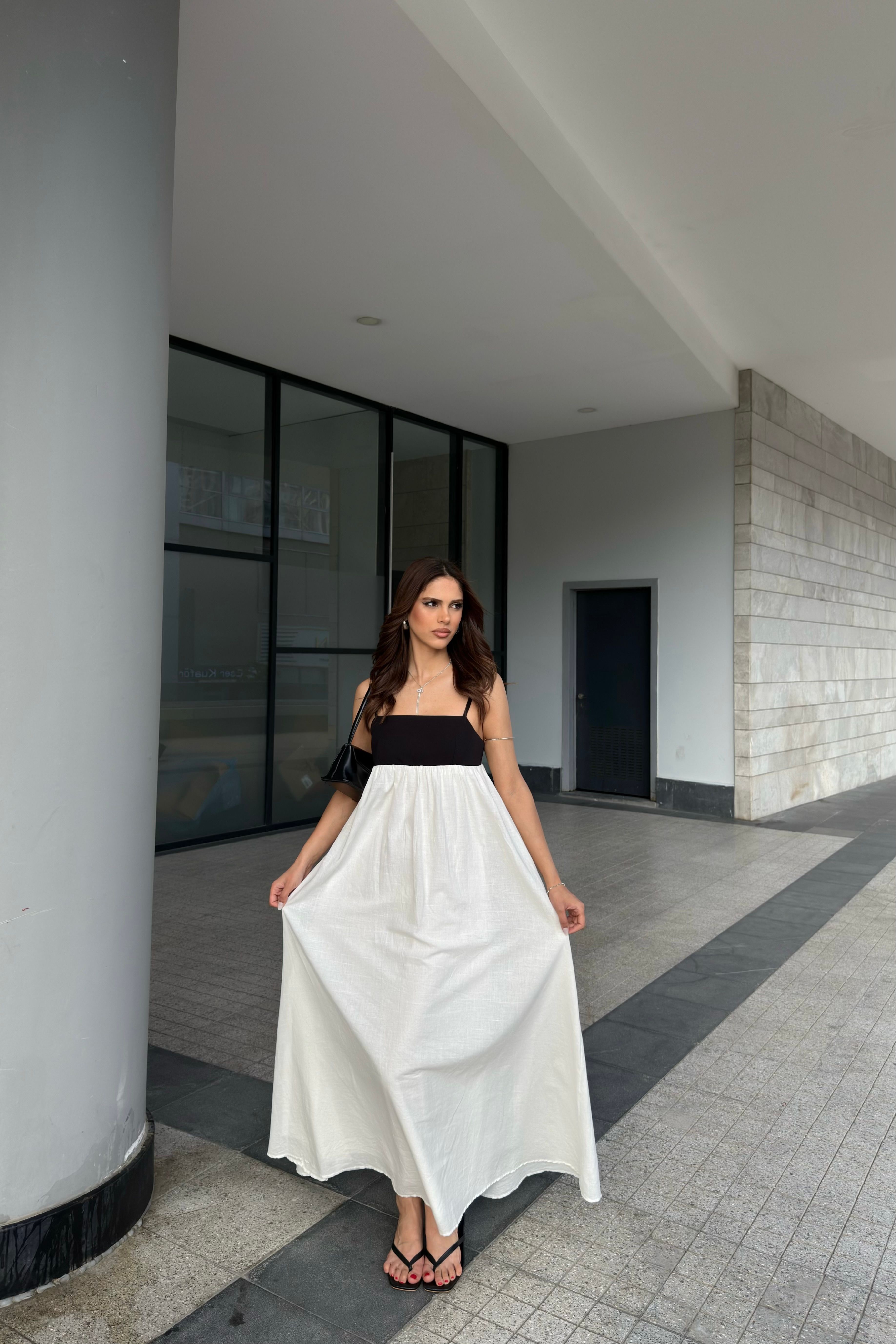 GARNİLİ BEYAZ ELBİSE 