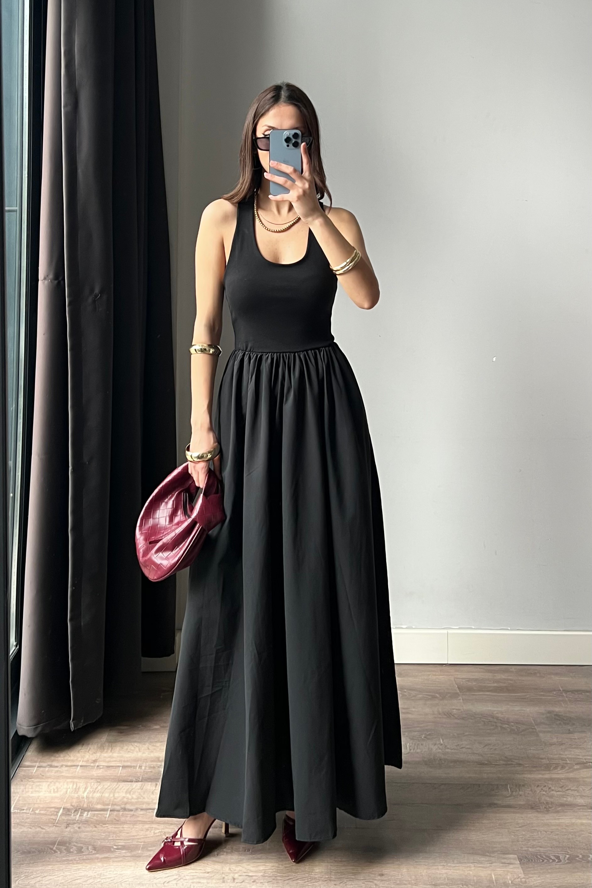 HALTER YAKA CEPLİ SİYAH ELBİSE