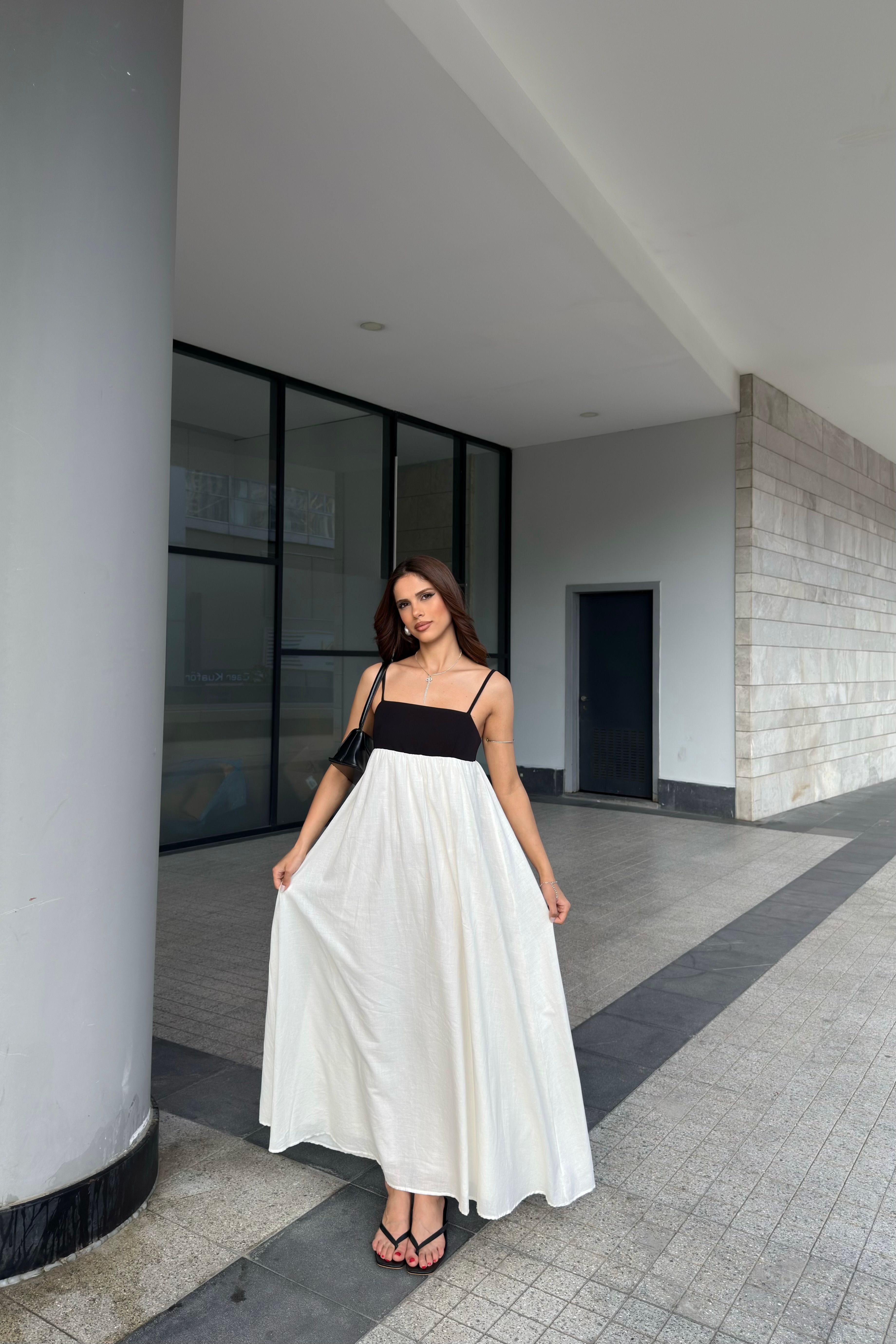 GARNİLİ BEYAZ ELBİSE 