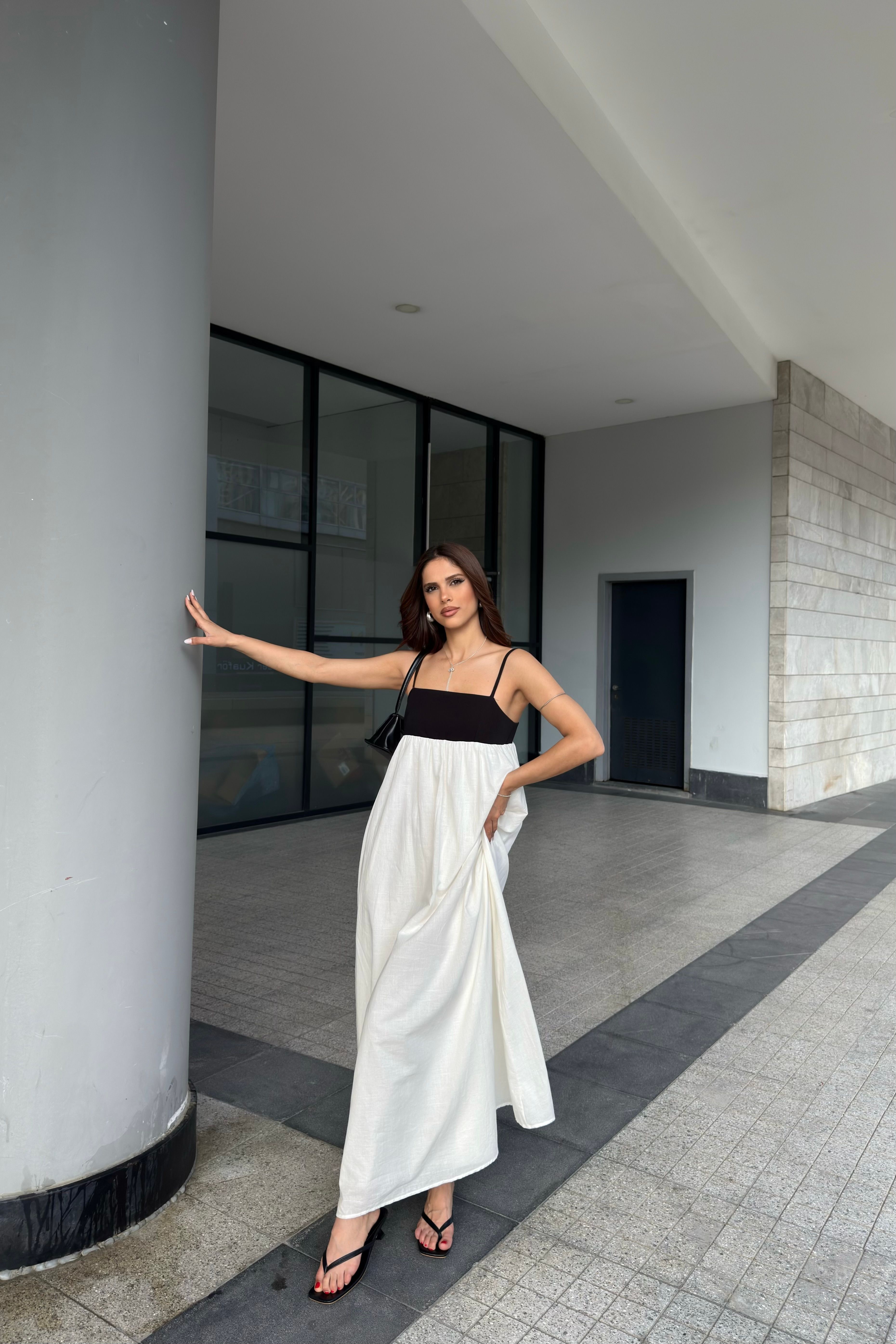 GARNİLİ BEYAZ ELBİSE 