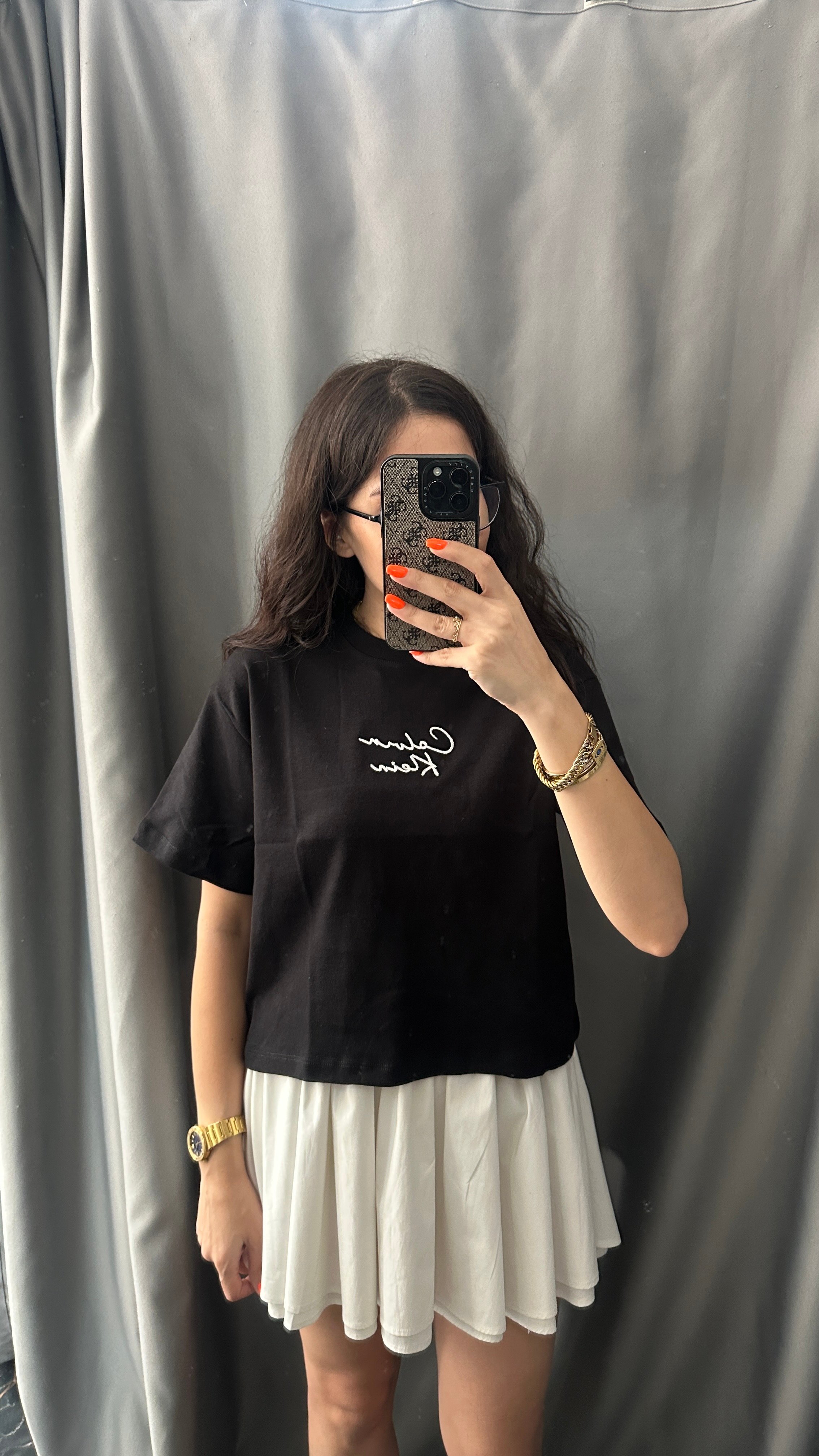 siyah beyaz nakışlı tshirt 