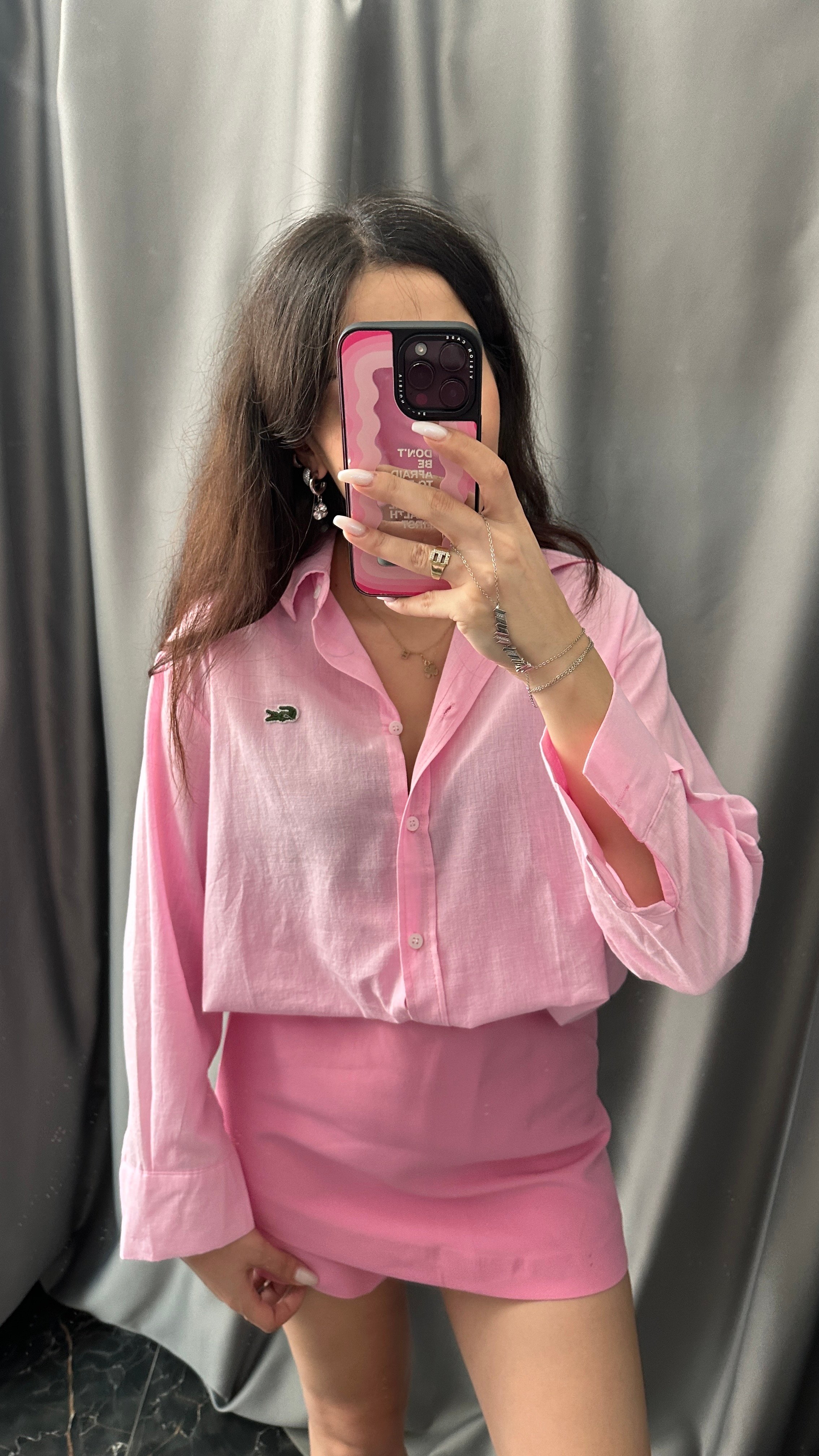 pembe gömlek 