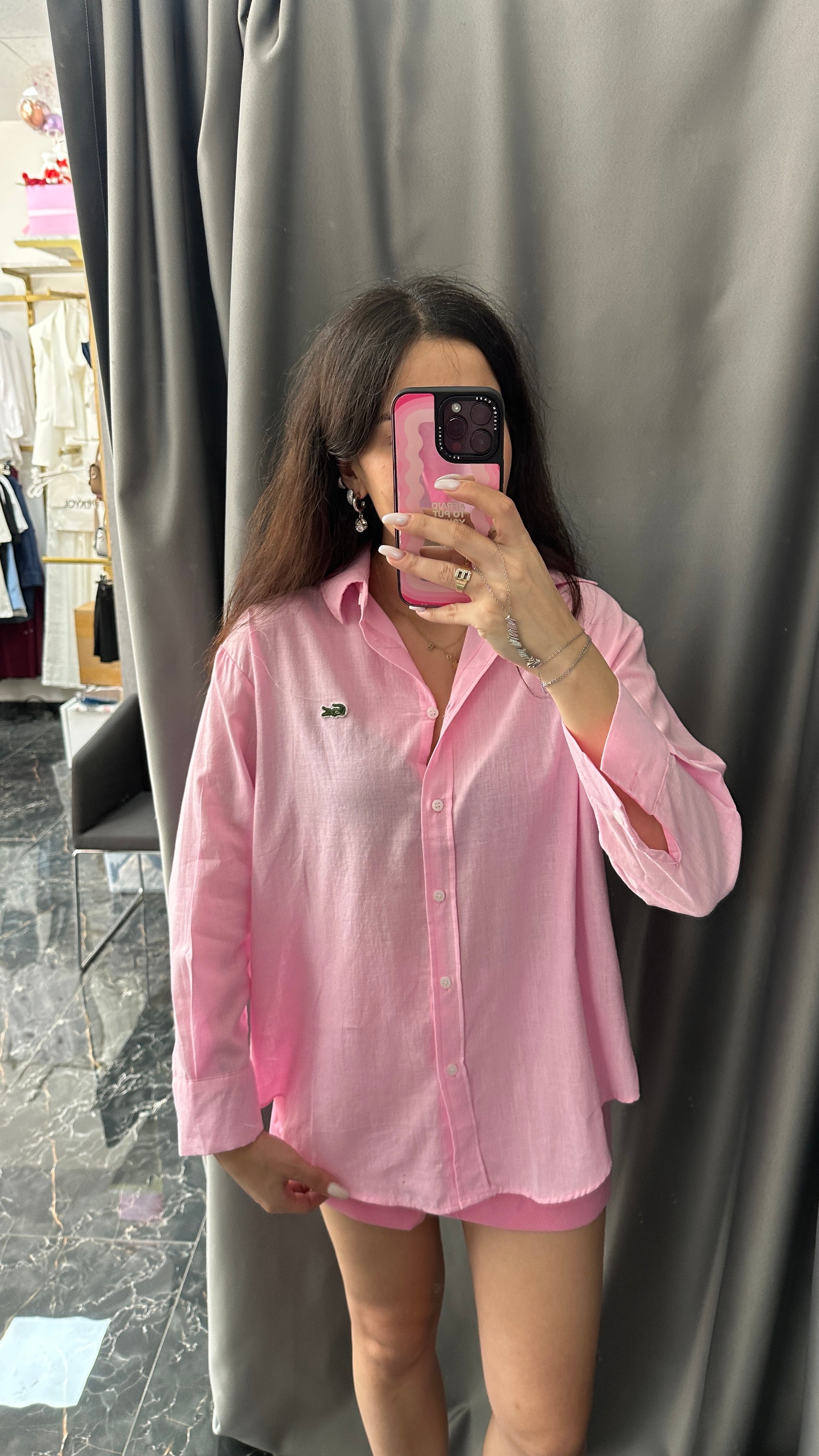 pembe gömlek 