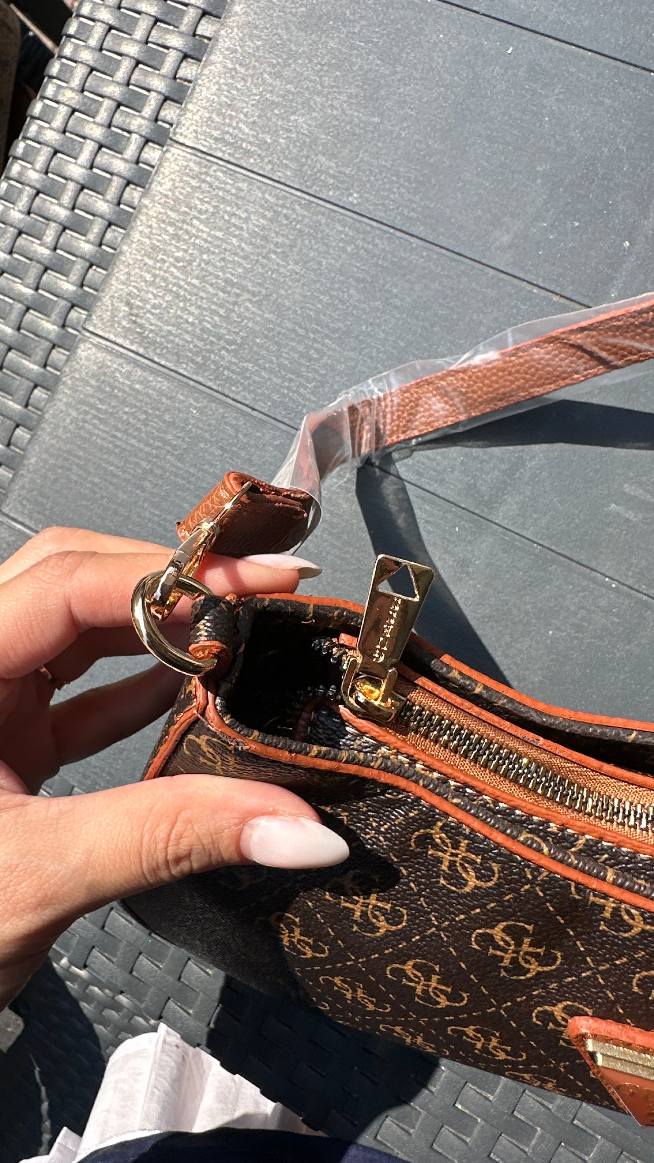kahve monogram baget çanta 