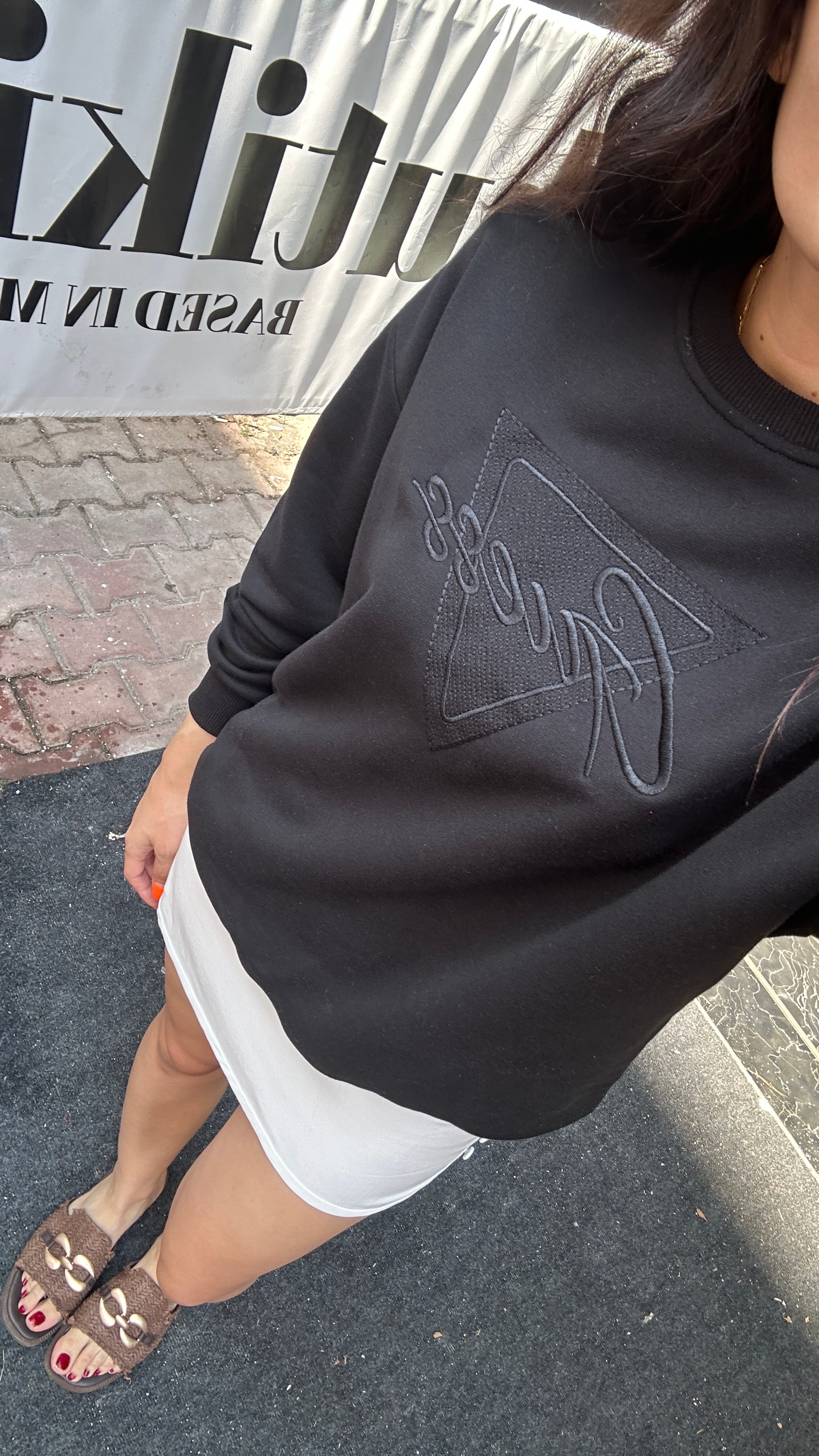 siyah nakış sweat 