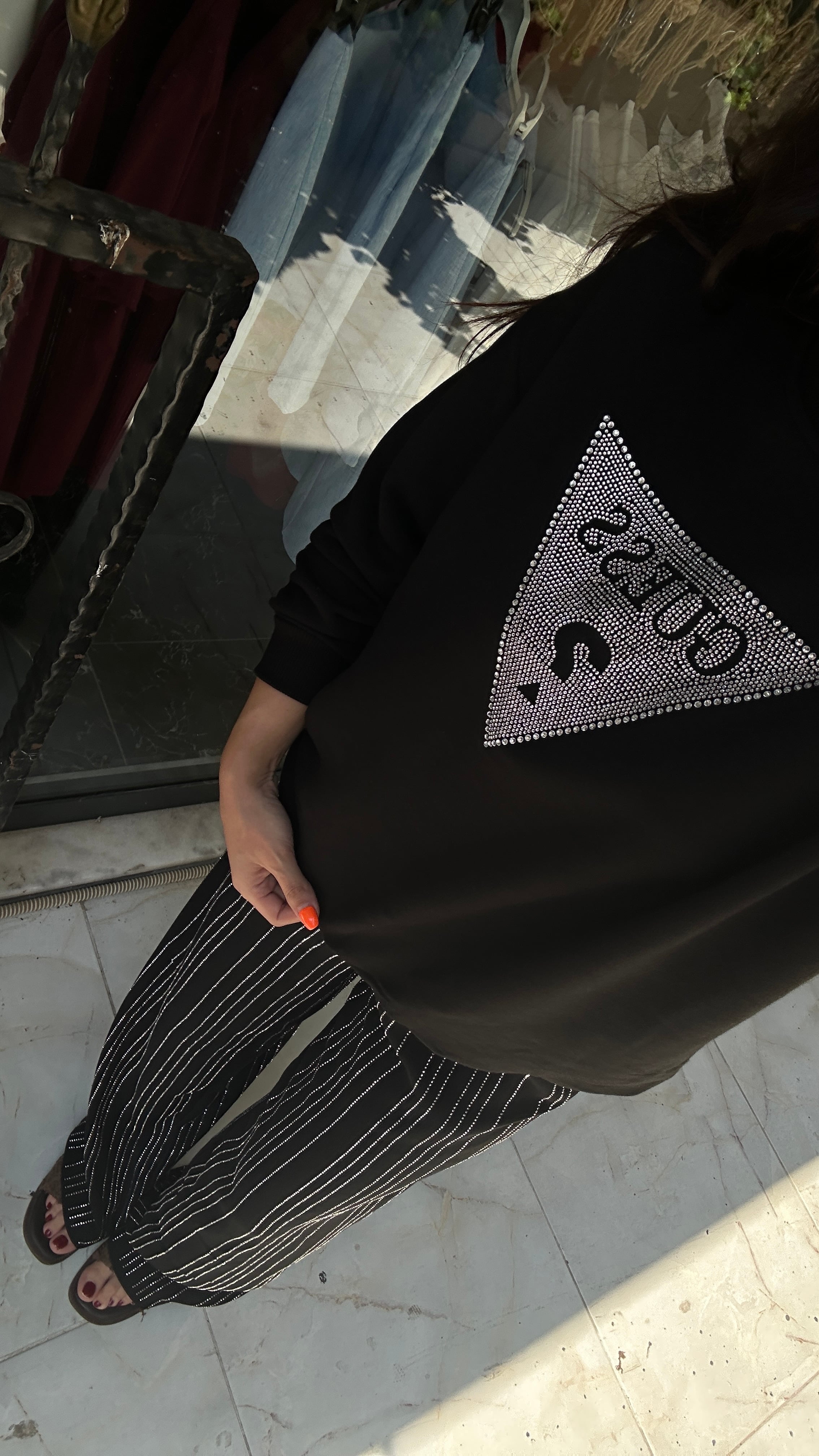 üçgen taşlı sweat siyah 
