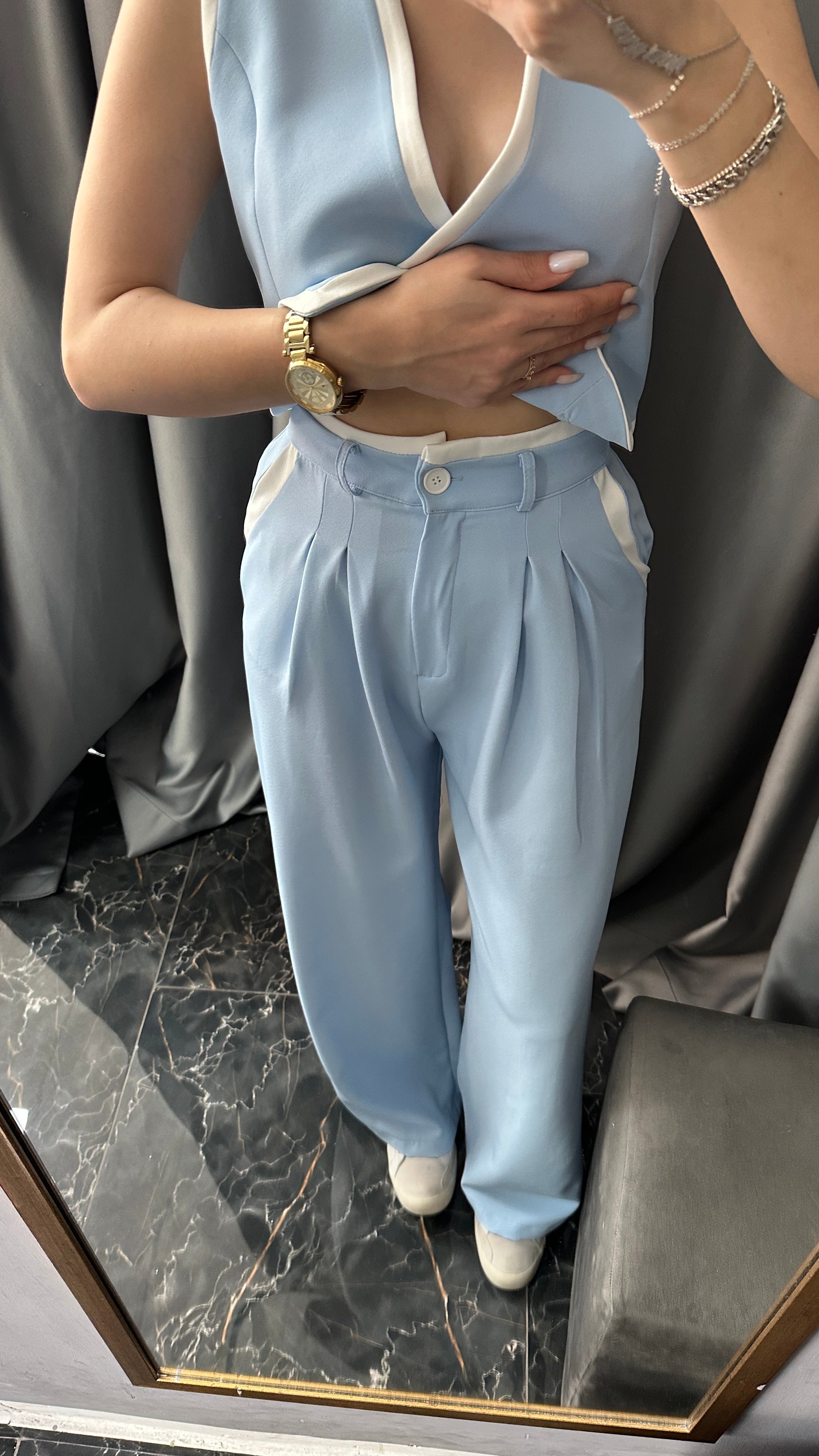 mavi crop yelekli takım 