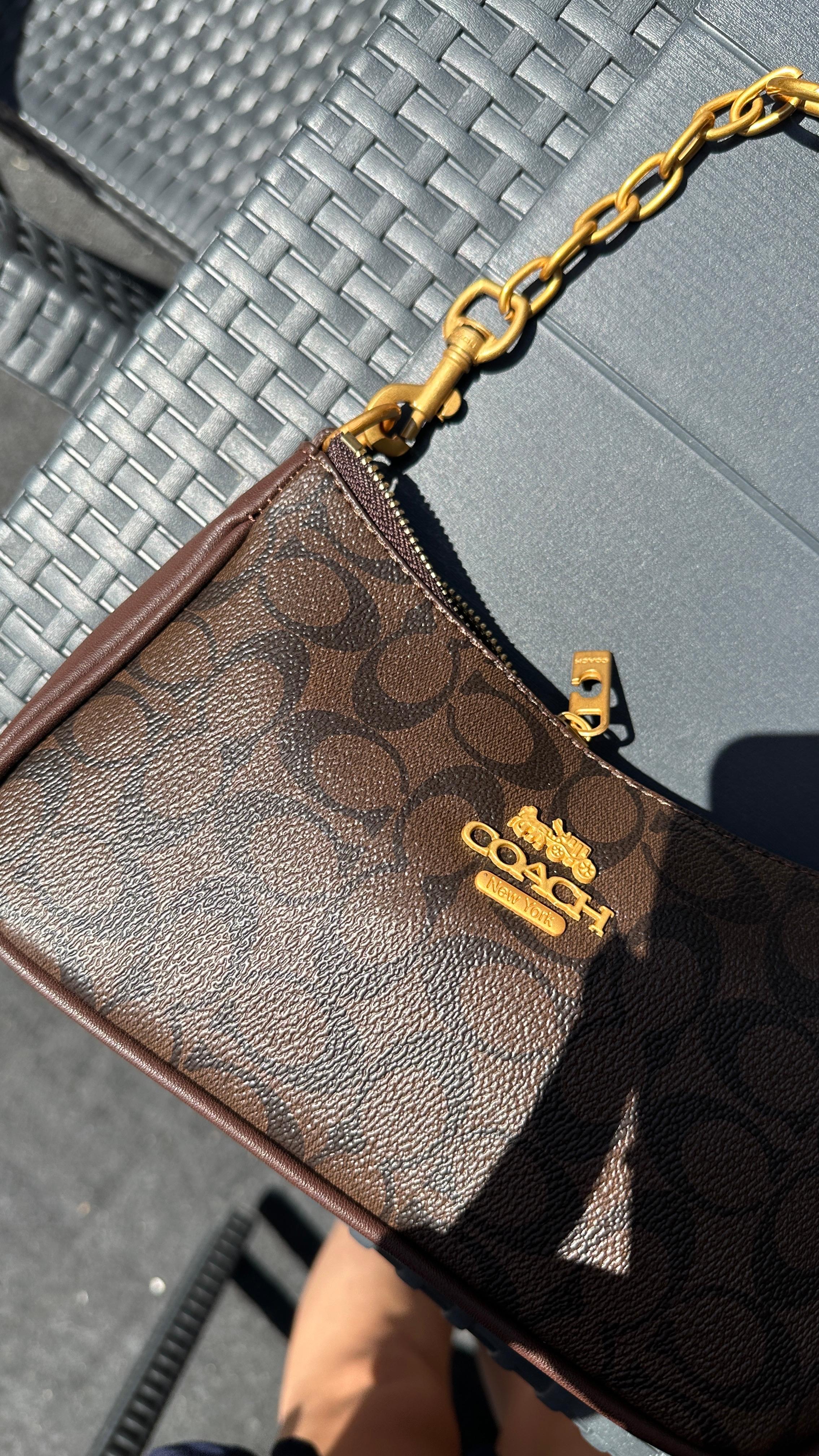 deri monogram gold askılı çanta 