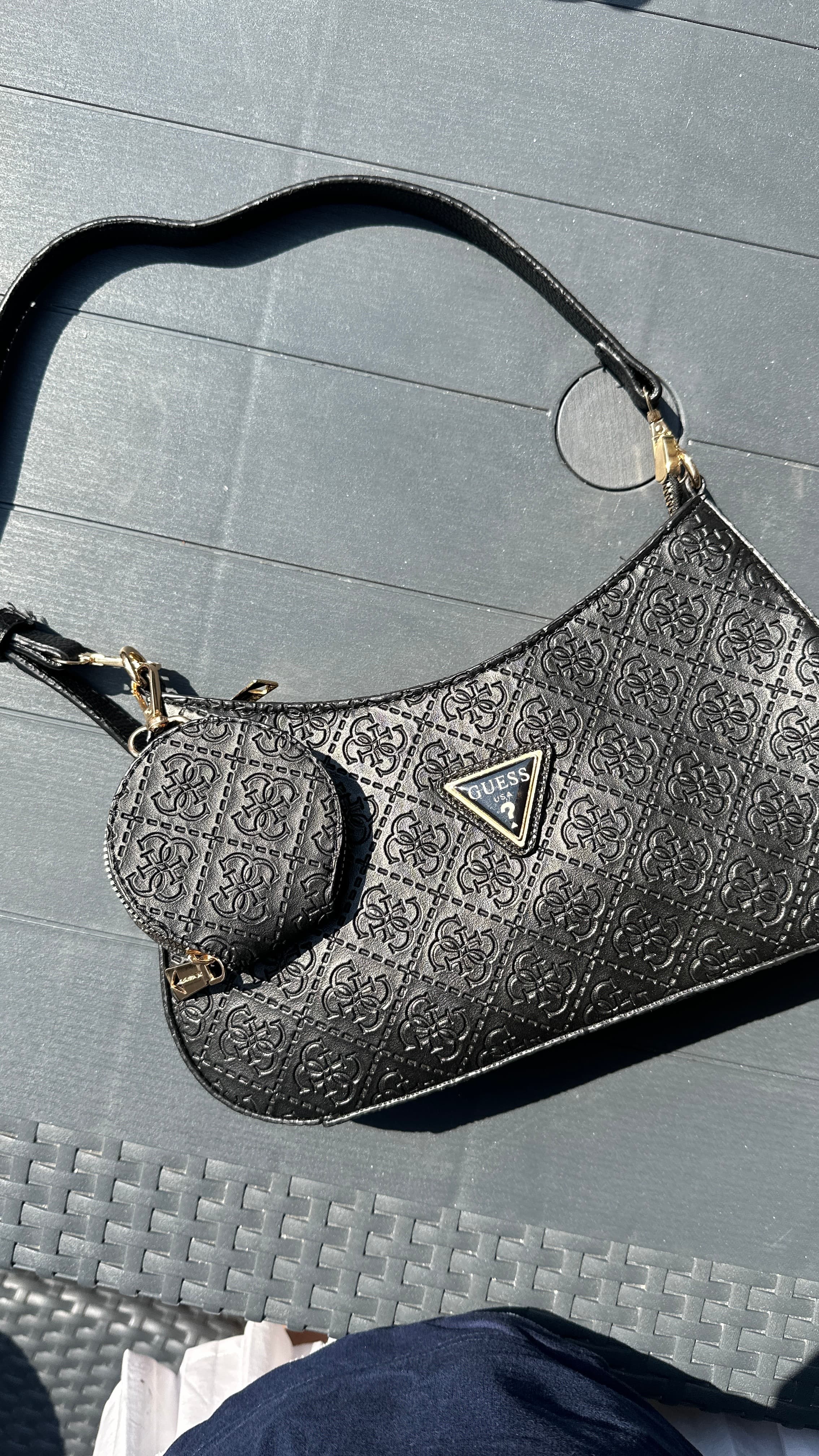 siyah monogram baget çanta 