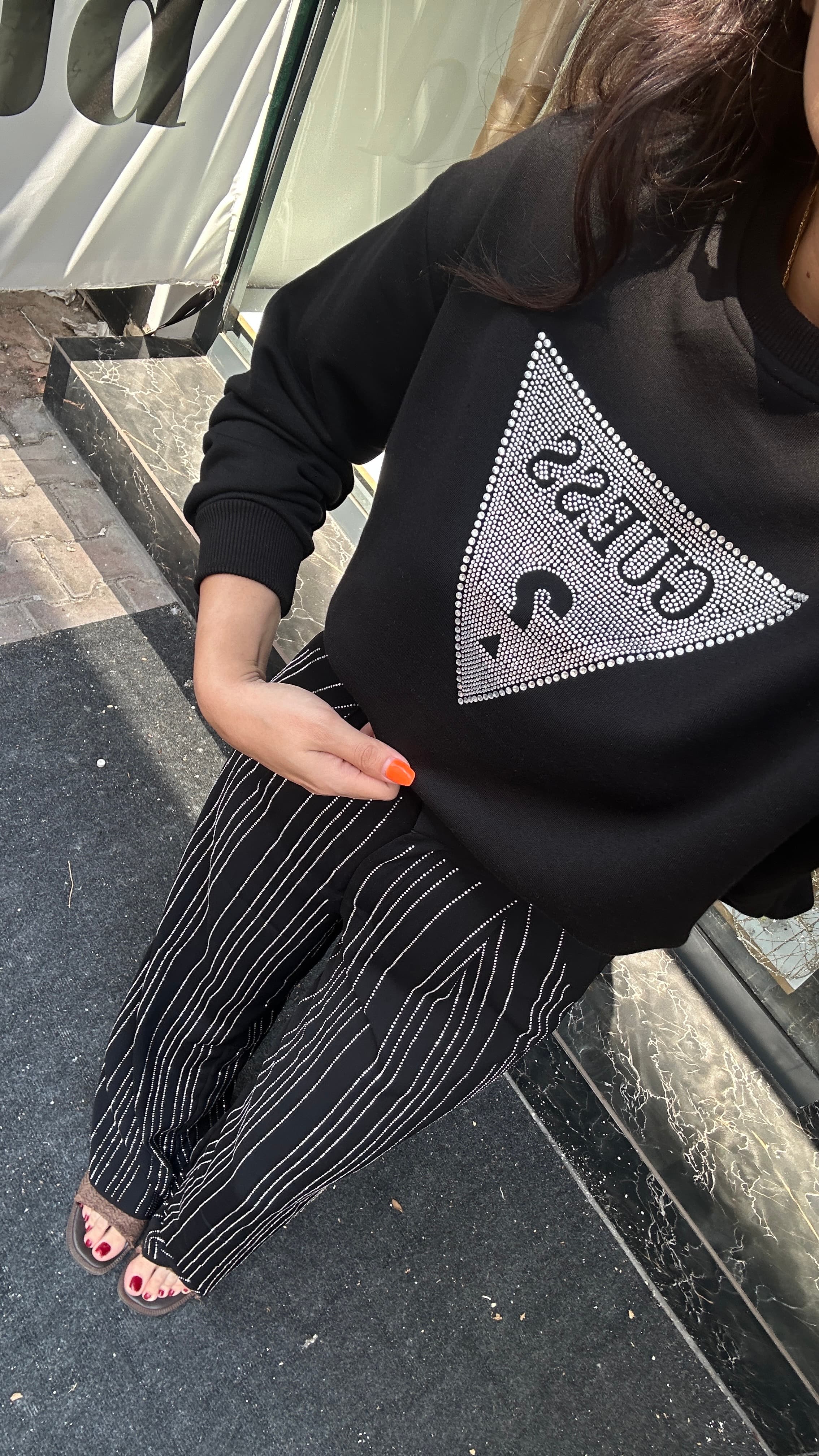üçgen taşlı sweat siyah 