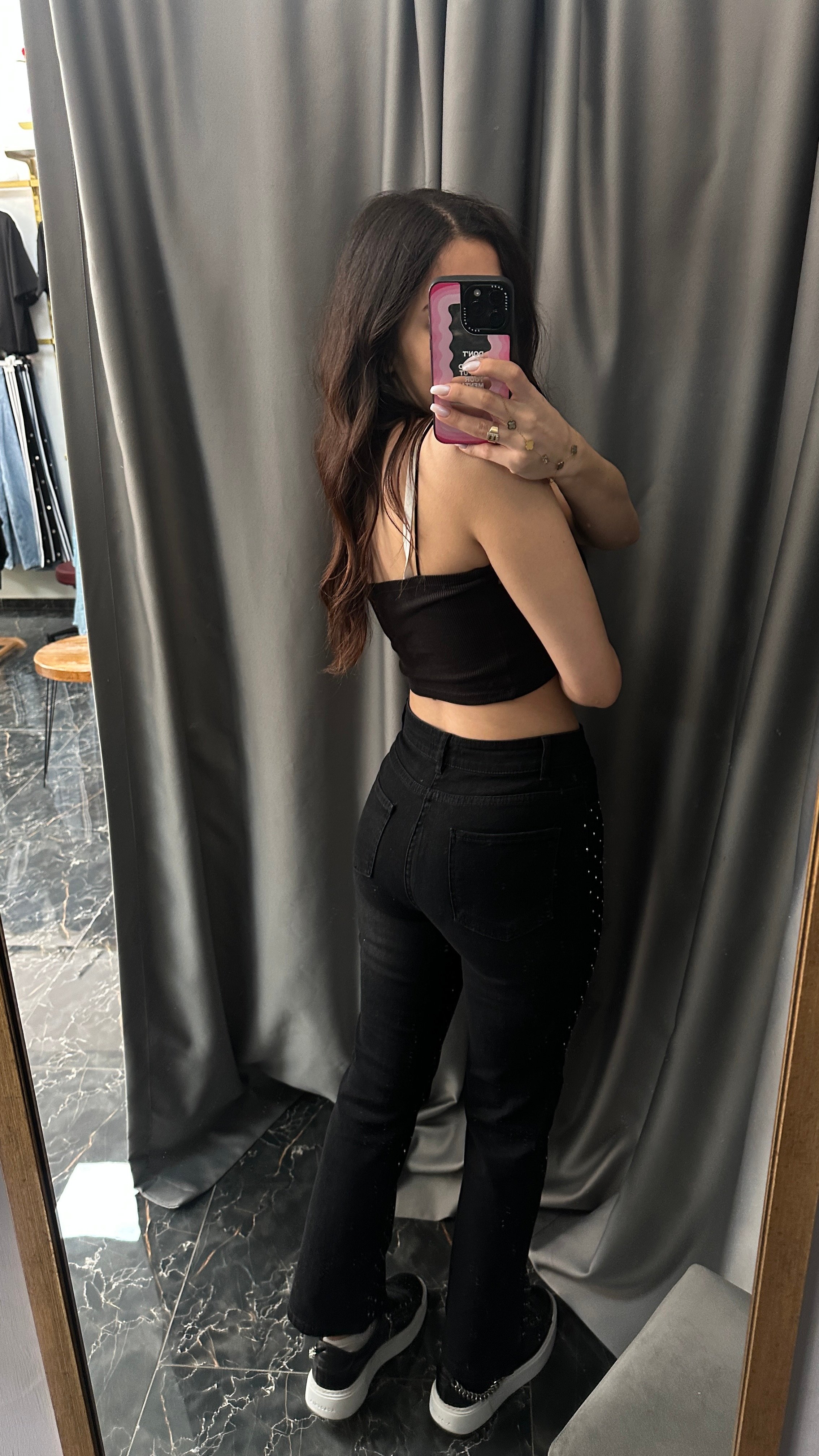 siyah zımbalı mom jean