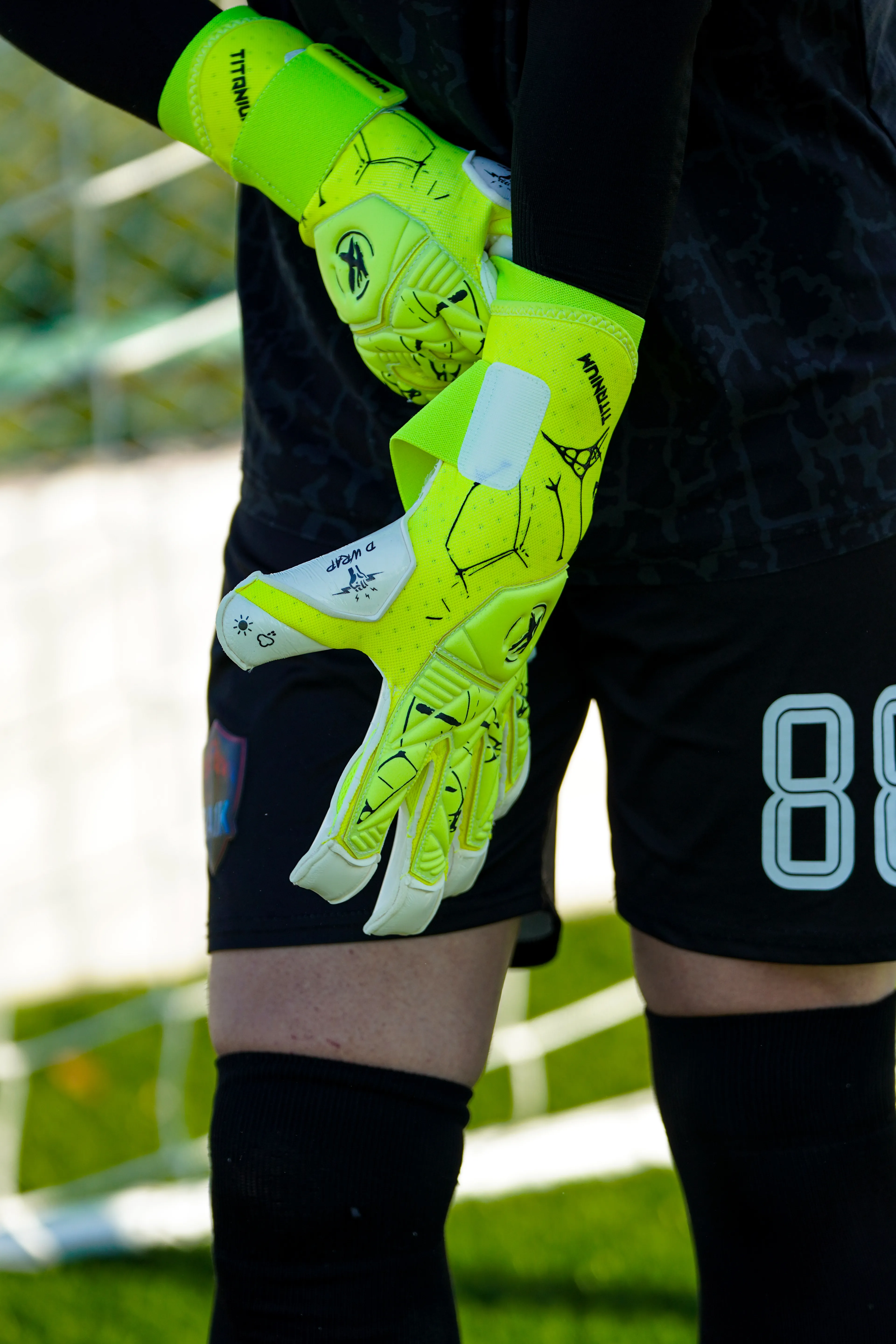 Yeni Kx ‘TİTANİUM’ Profesyonel Kaleci Eldiveni