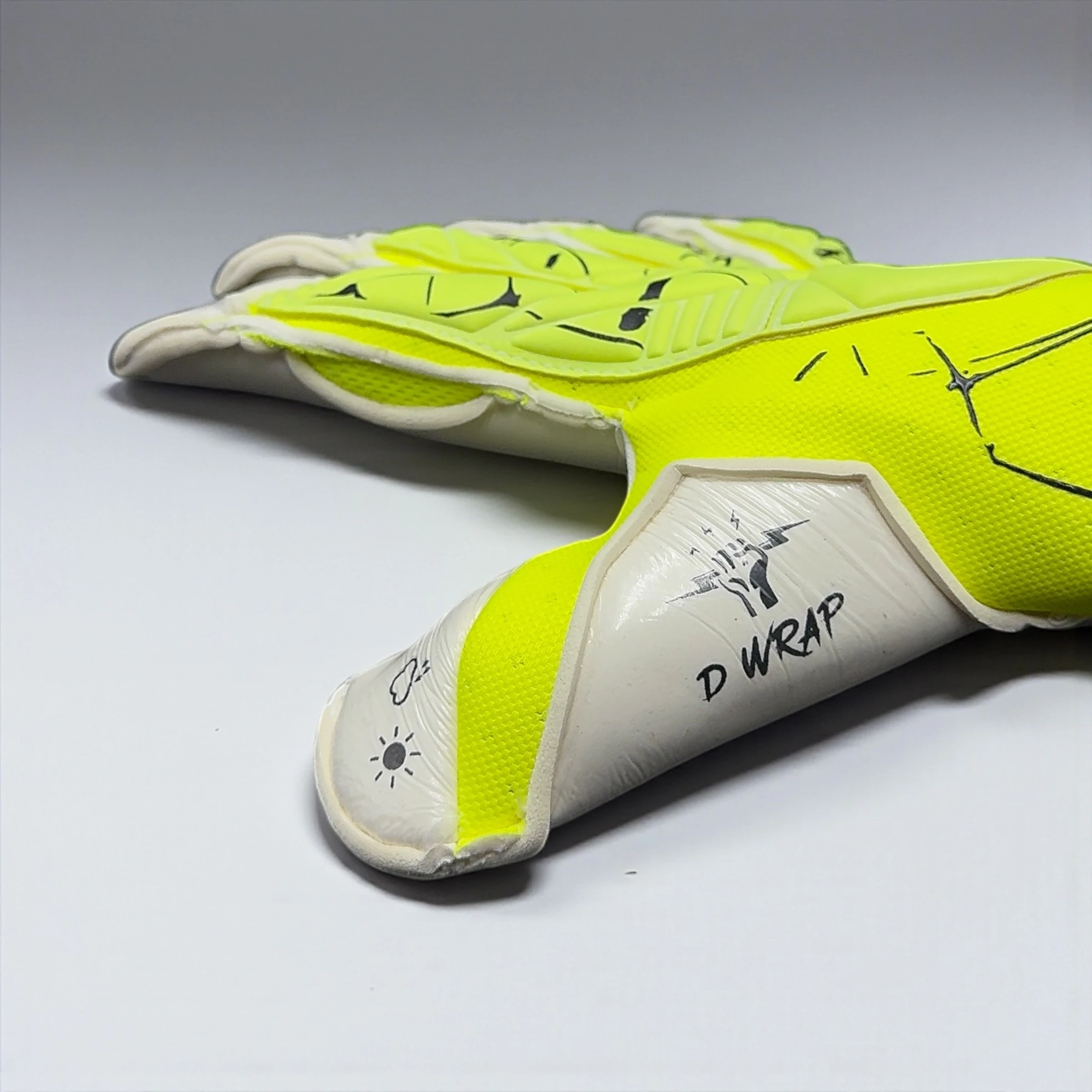 Yeni Kx ‘TİTANİUM’ Profesyonel Kaleci Eldiveni