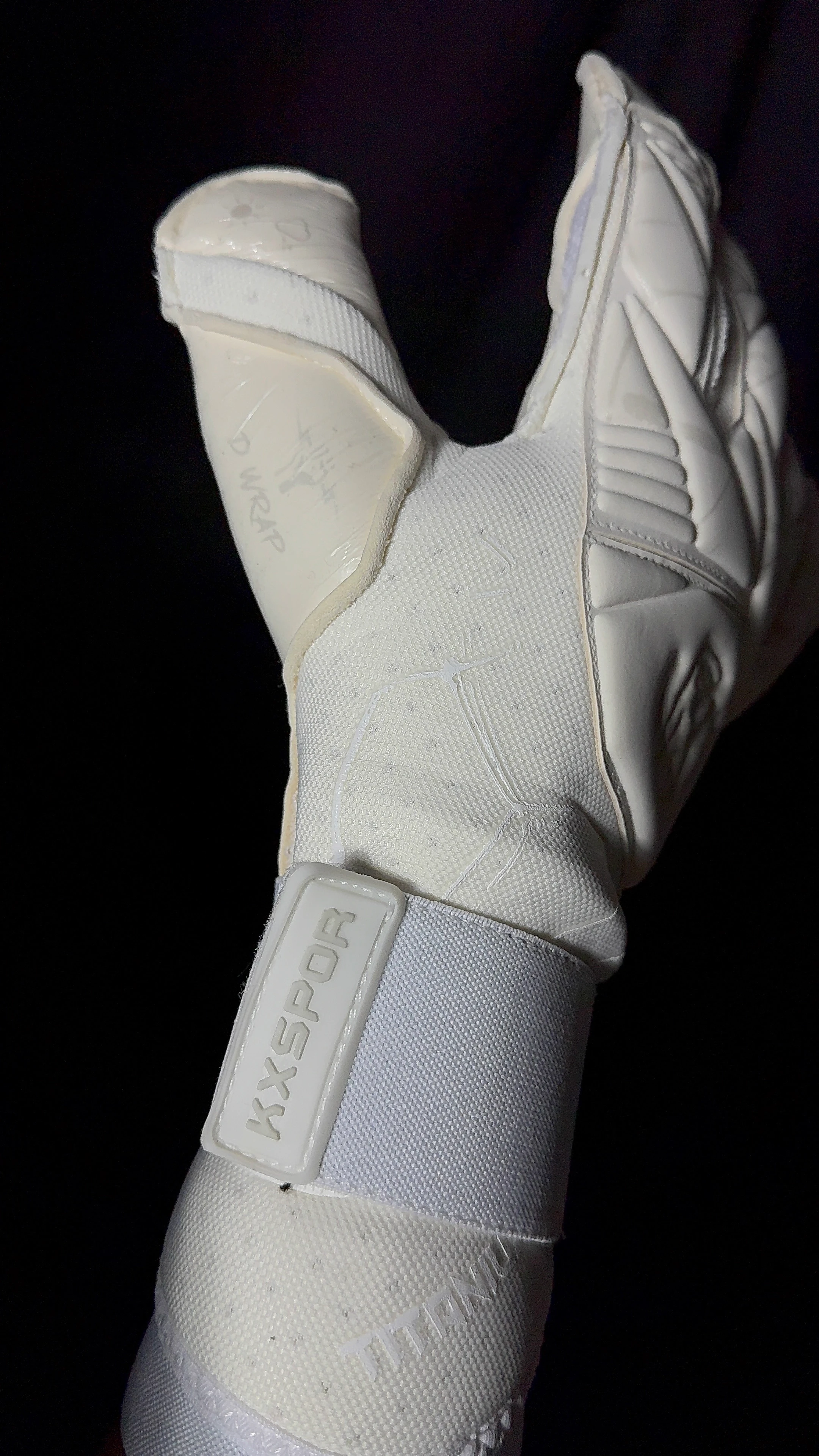 Yeni Kx ‘TİTANİUM’ Profesyonel Kaleci Eldiveni